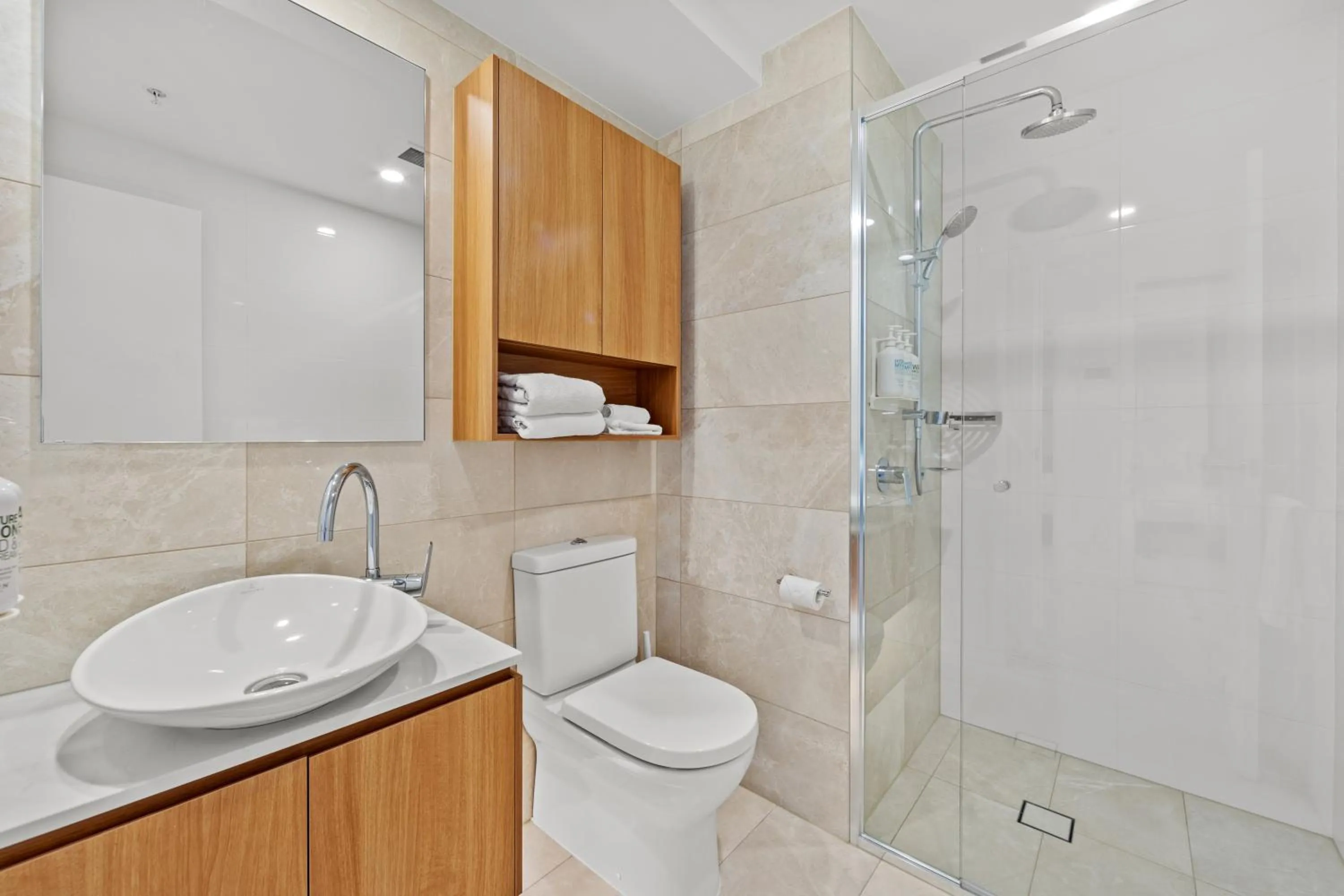 Shower in Brisbane Skytower by CLLIX