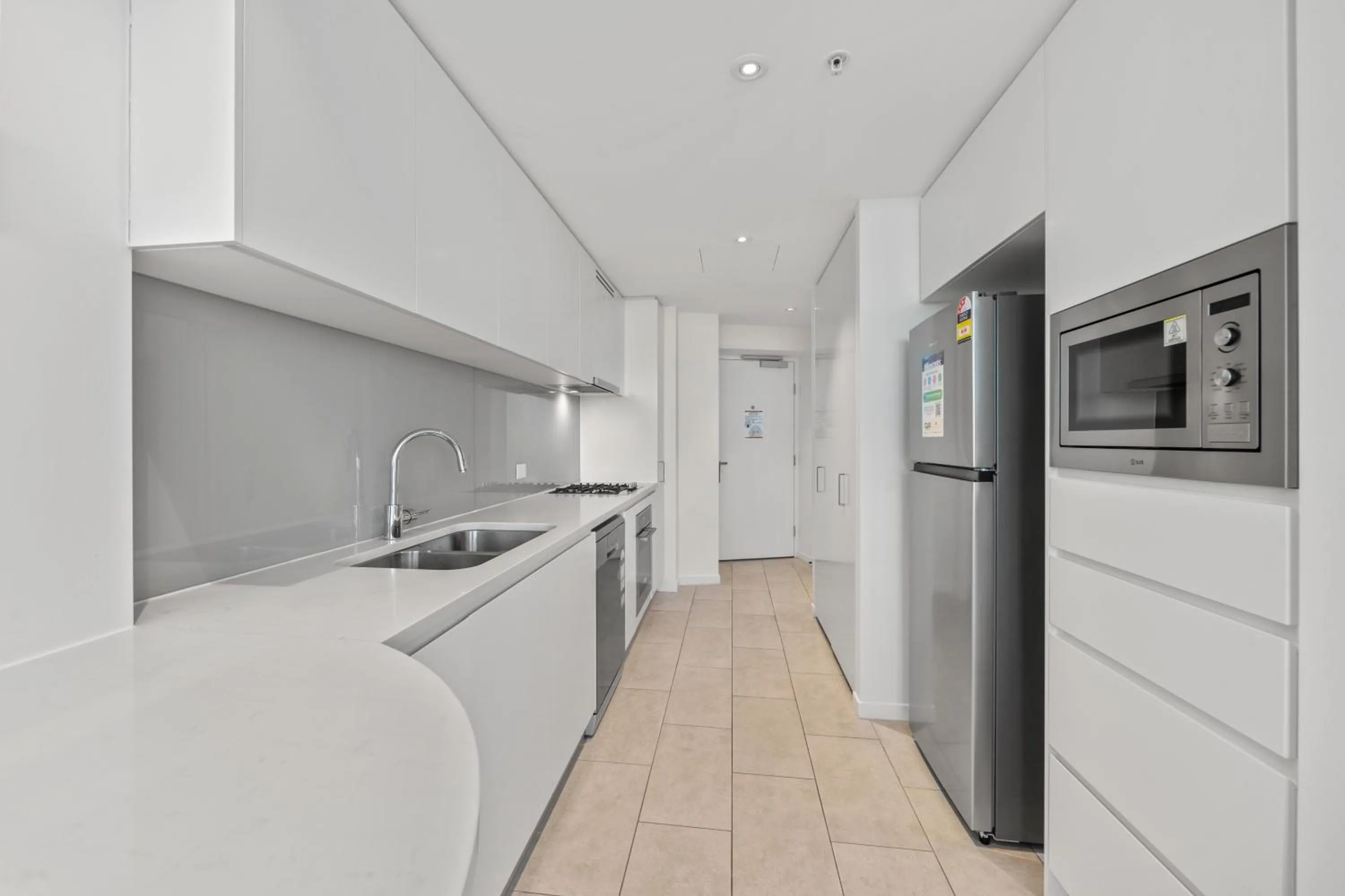 kitchen in Brisbane Skytower by CLLIX