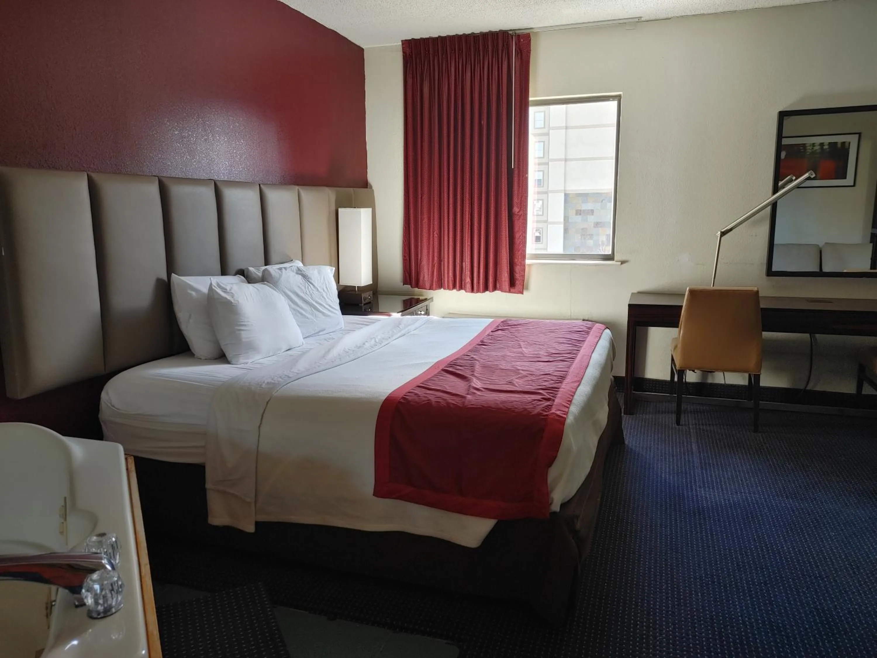 Bed in Hotel Pigeon Forge