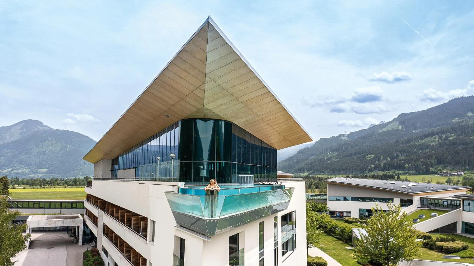 Facade/entrance in Tauern Spa Hotel & Therme