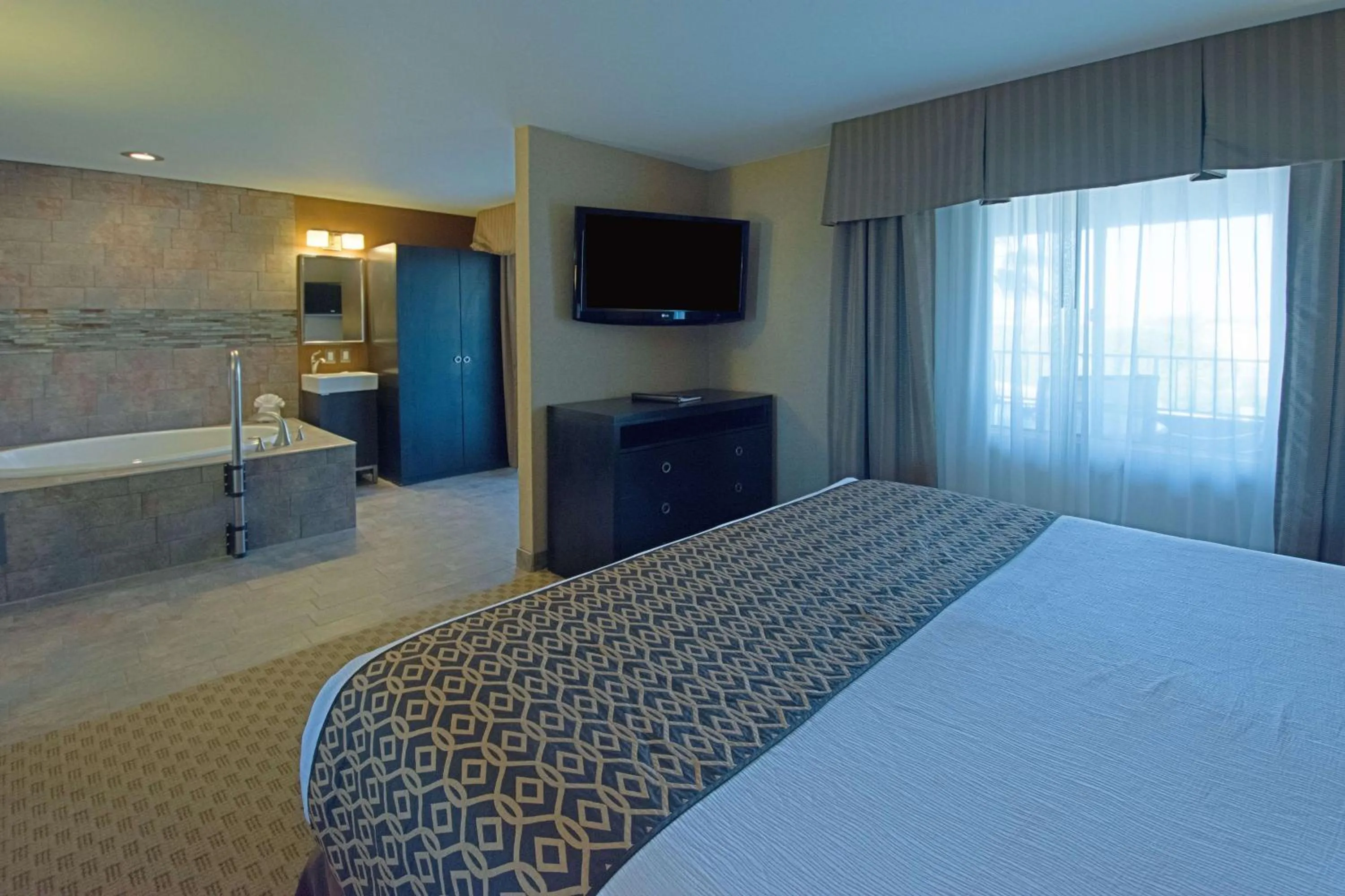 Photo of the whole room, Bed in Best Western Yuma Mall Hotel & Suites