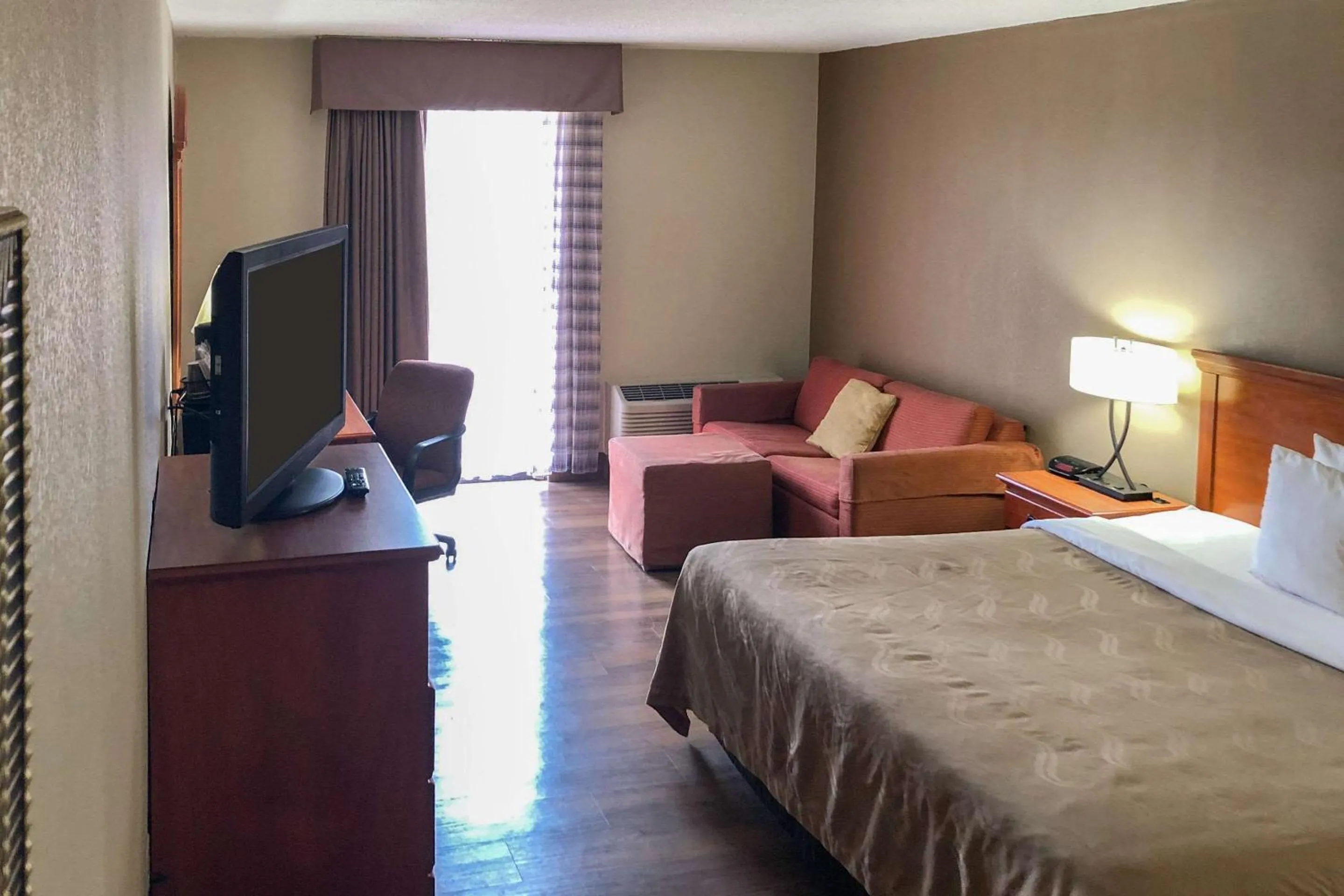 Photo of the whole room, Bed in Quality Inn Near Joint Base Andrews-Washington Area