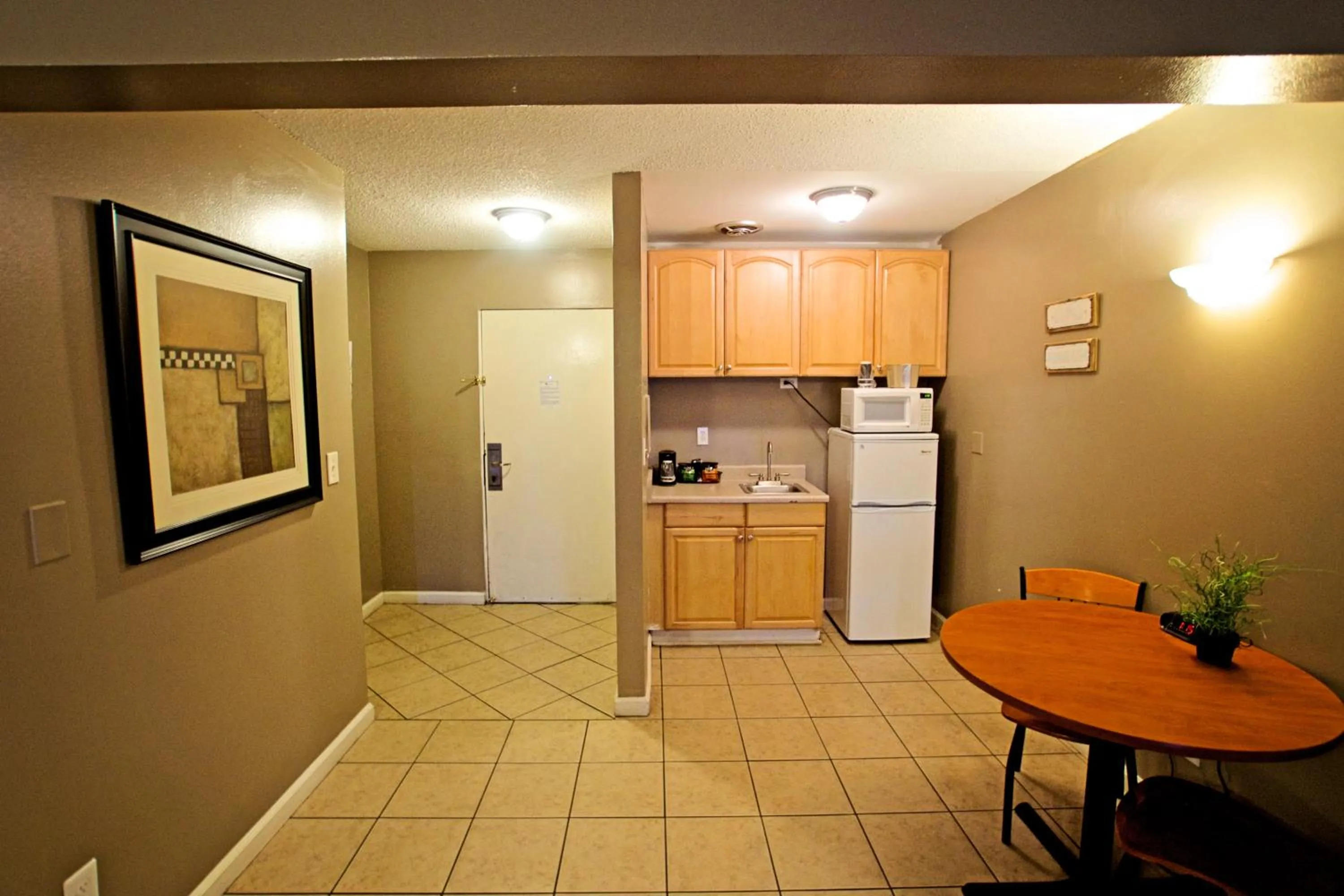 Kitchen or kitchenette in Ocean Villa Inn