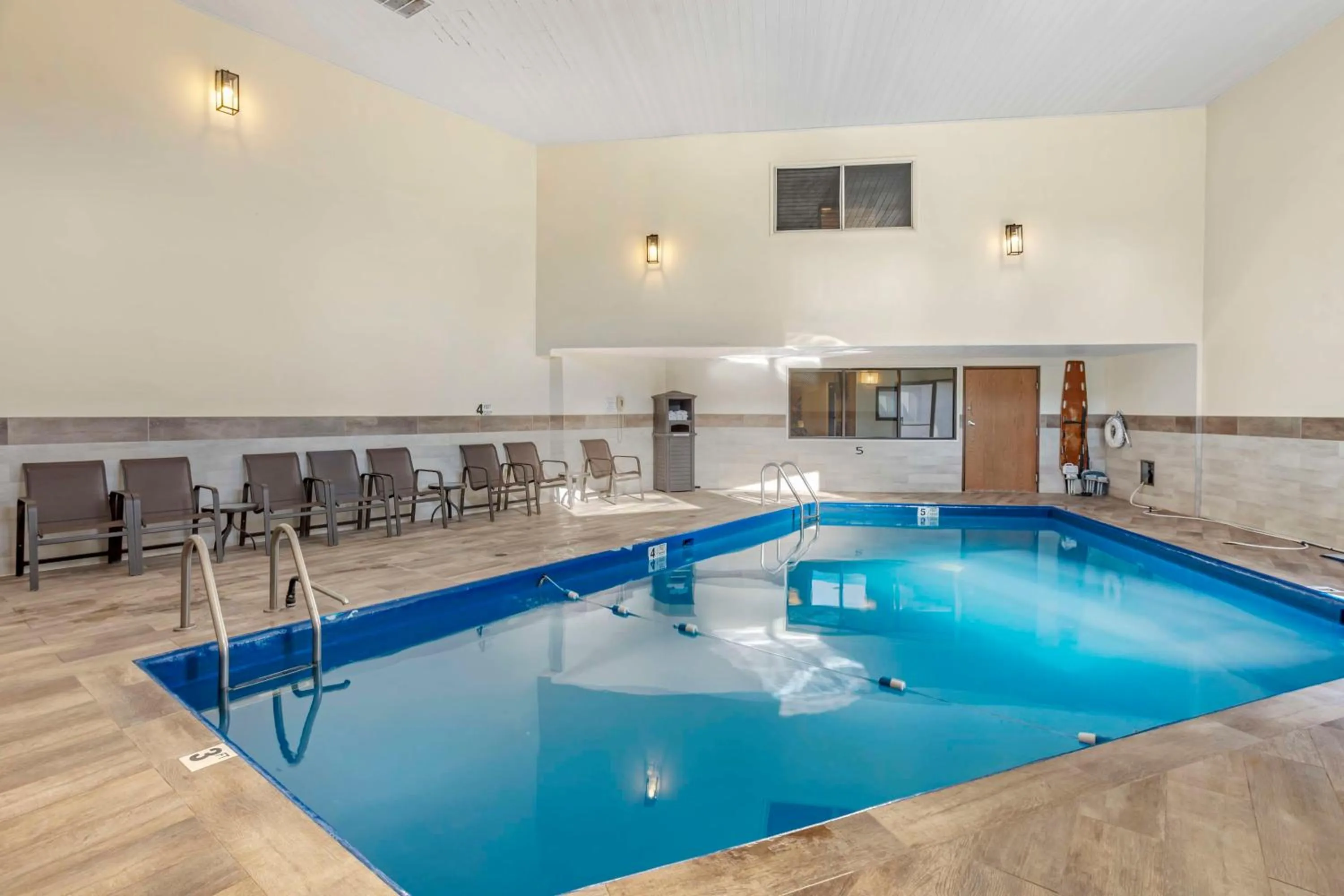 Pool view in Best Western Monticello