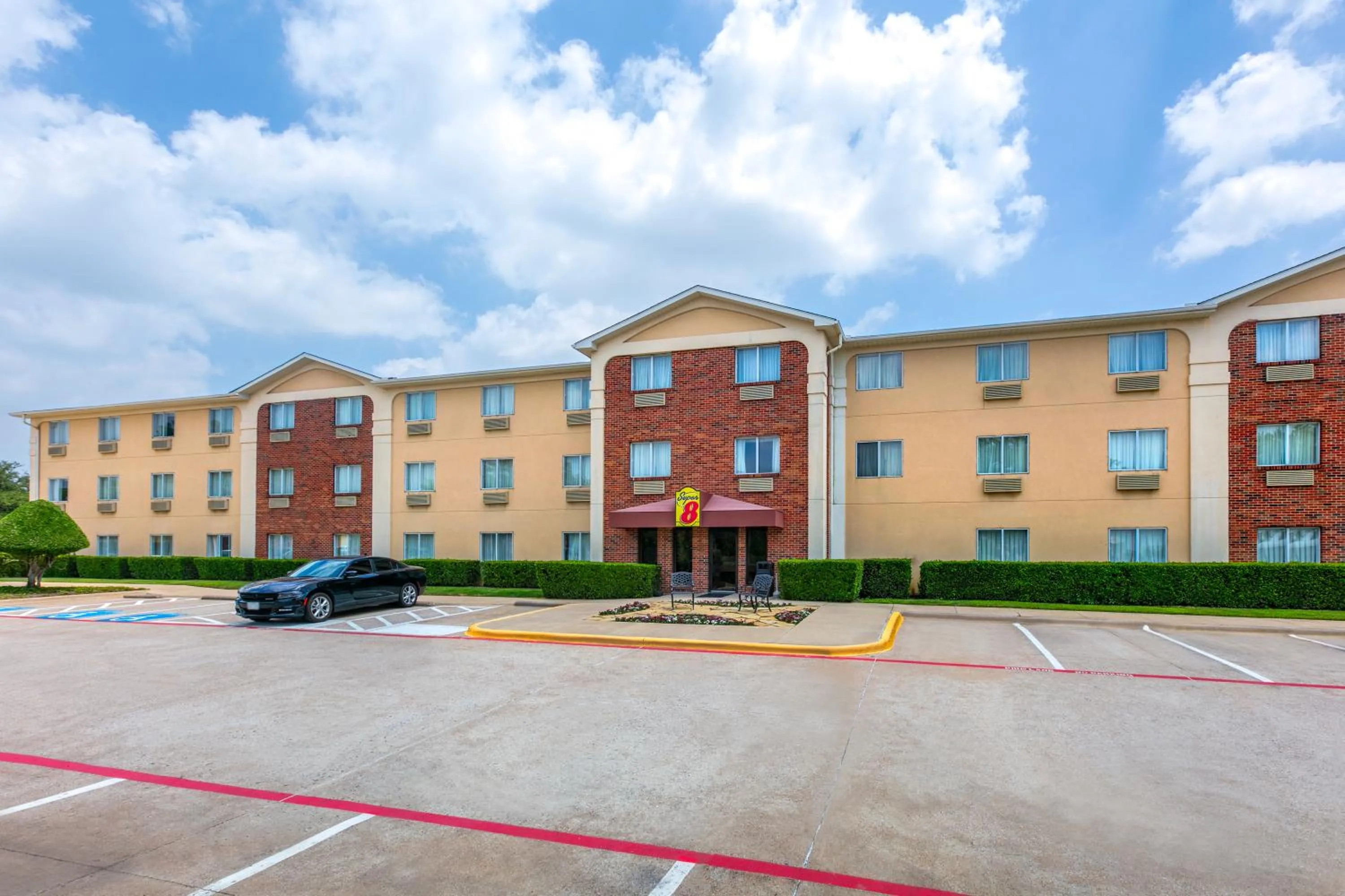 Property building in Super 8 by Wyndham Grapevine/DFW Airport Northwest