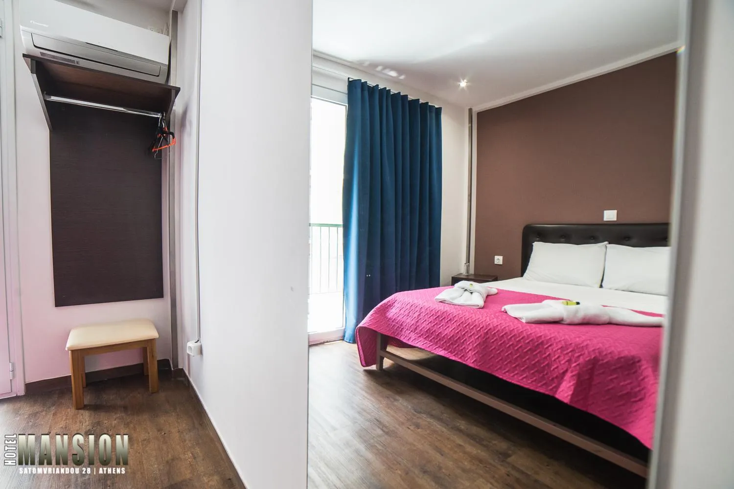 Bed in Mansion Hotel