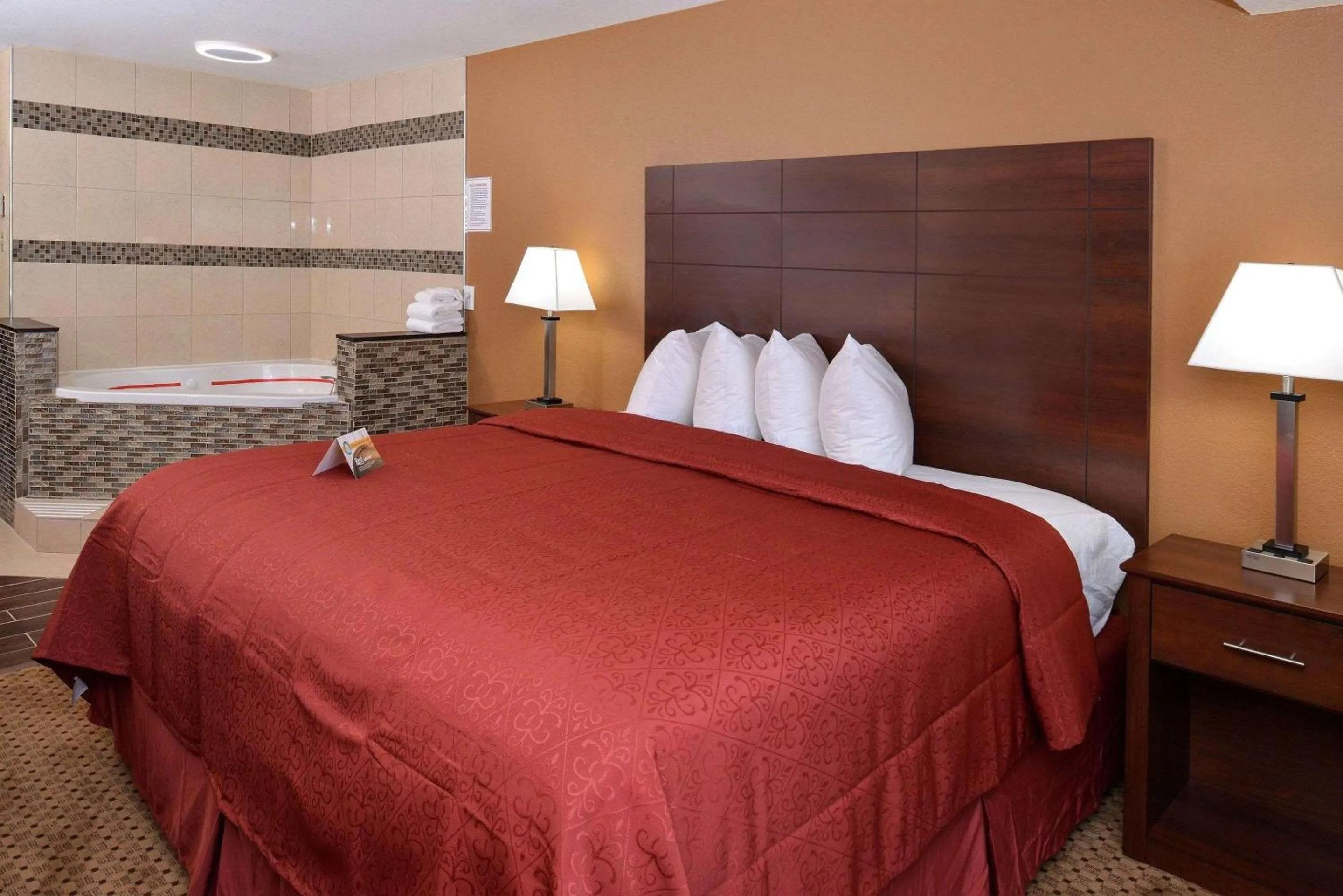 Photo of the whole room in Quality Inn Appleton