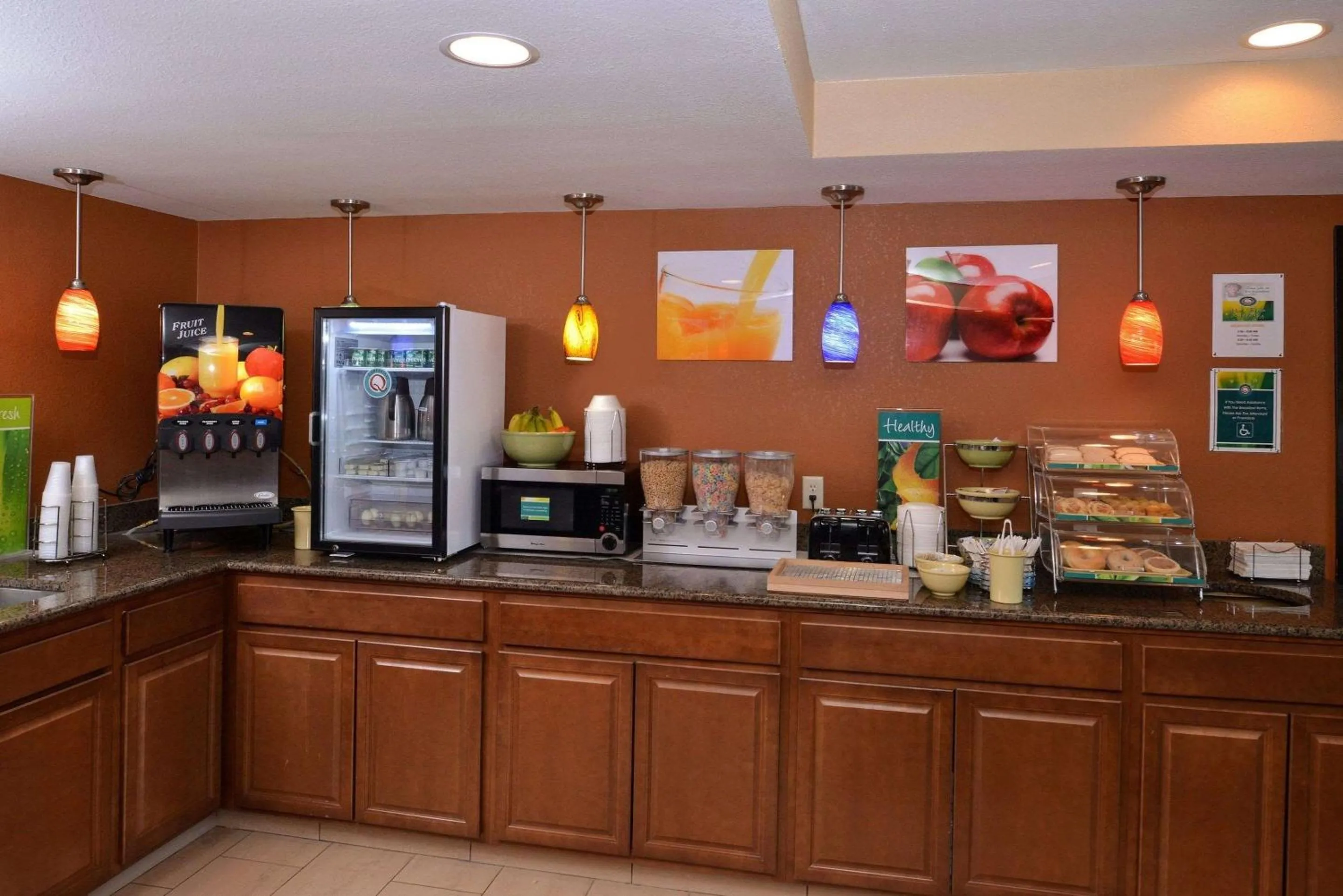 Restaurant/places to eat in Quality Inn Appleton West