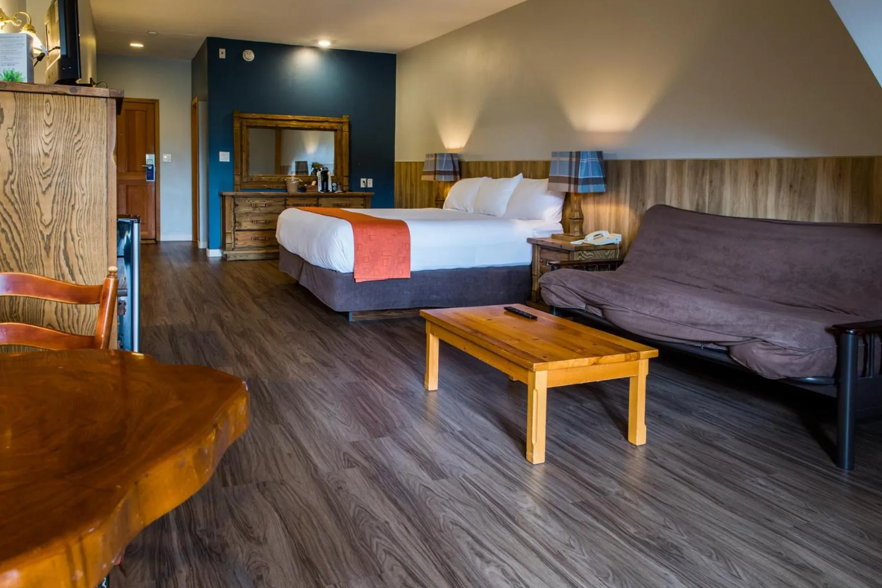 Bed in Glacier House Hotel & Resort