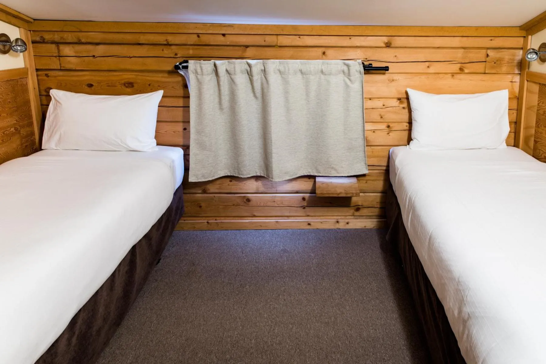 Bed in Glacier House Hotel & Resort
