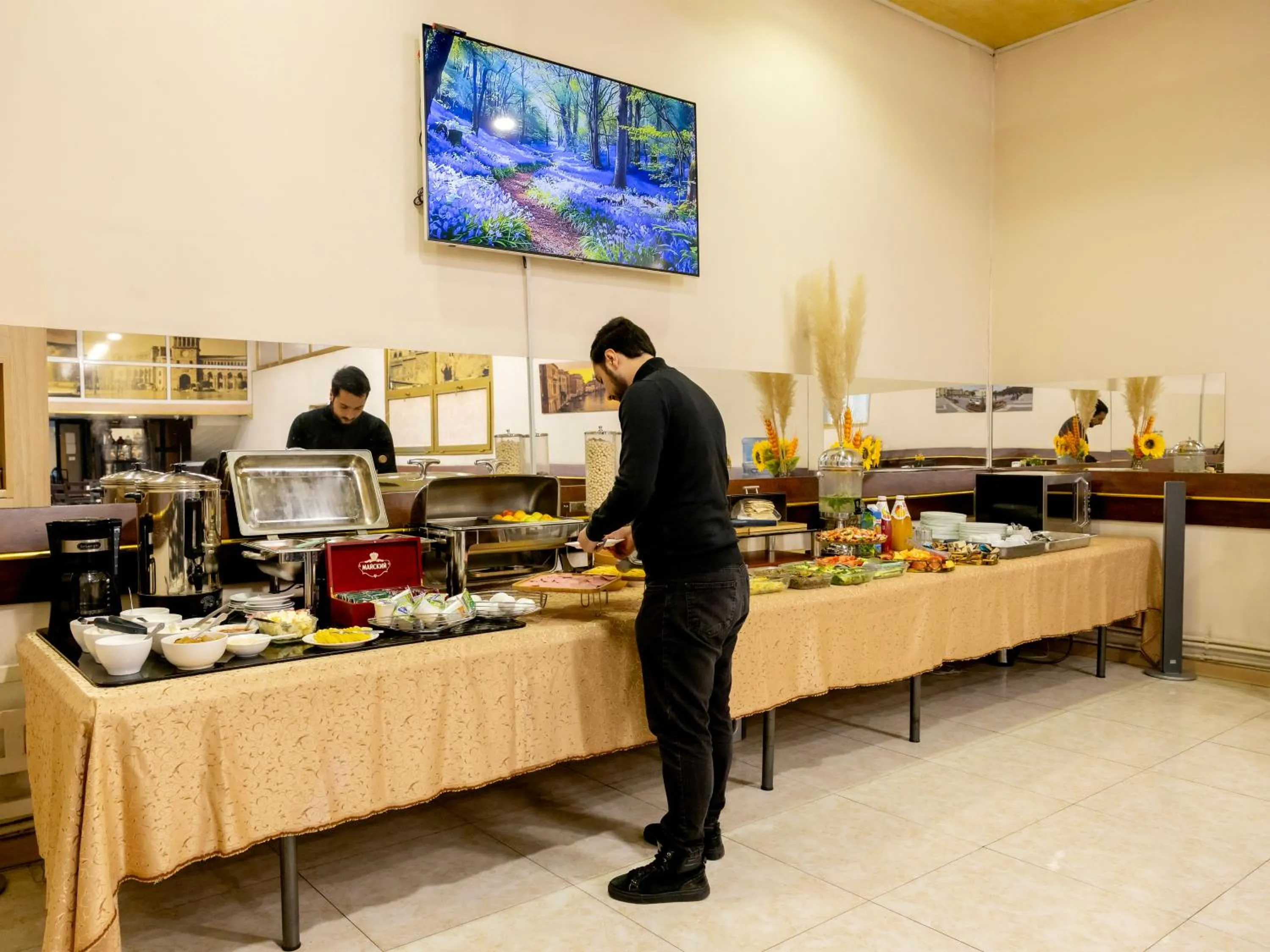 Restaurant/places to eat in Comfort Hotel