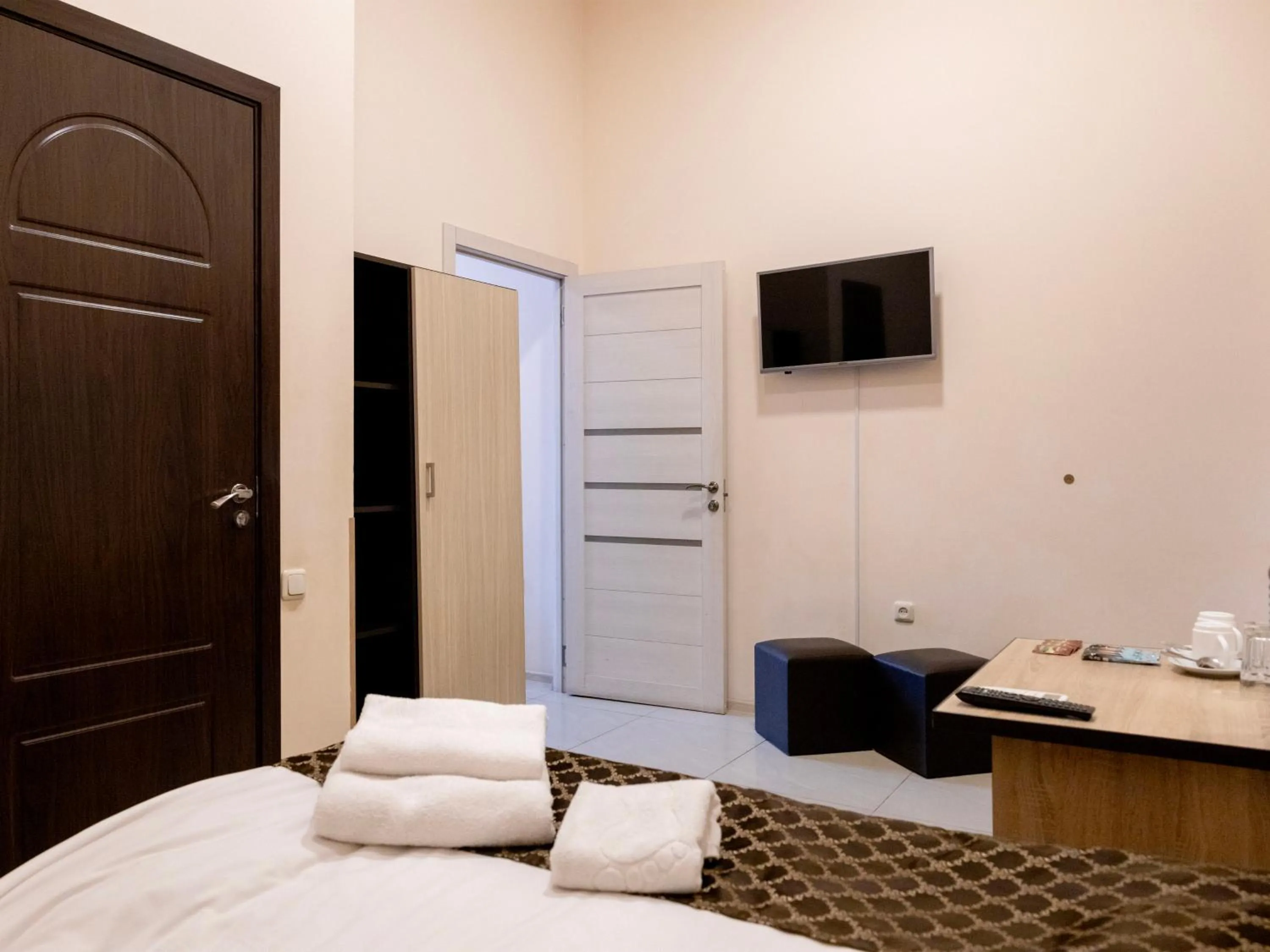 Photo of the whole room, Bed in Comfort Hotel