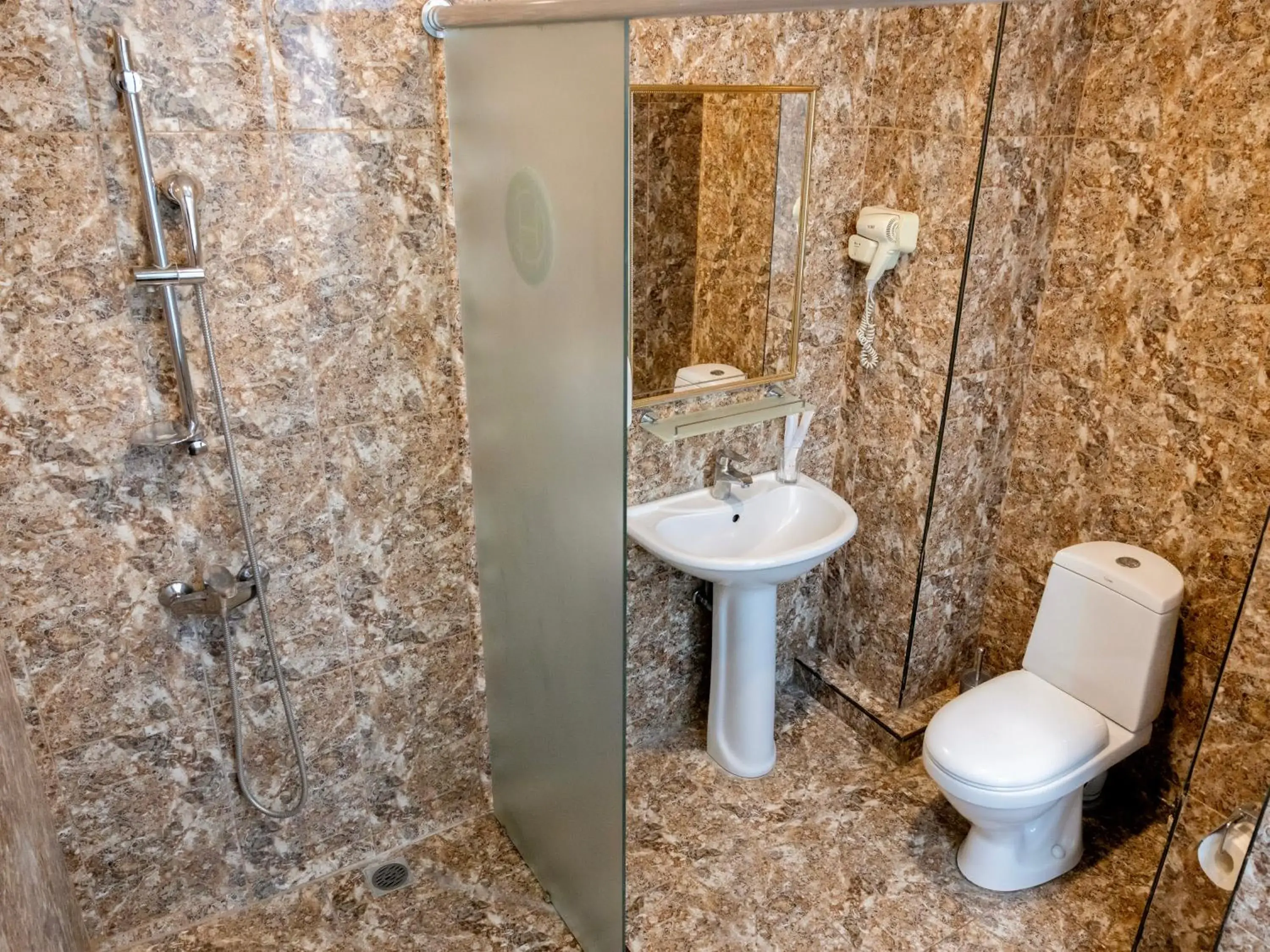 Double or Twin Room - single occupancy in Comfort Hotel Double or Twin Room - single occupancy in Comfort Hotel