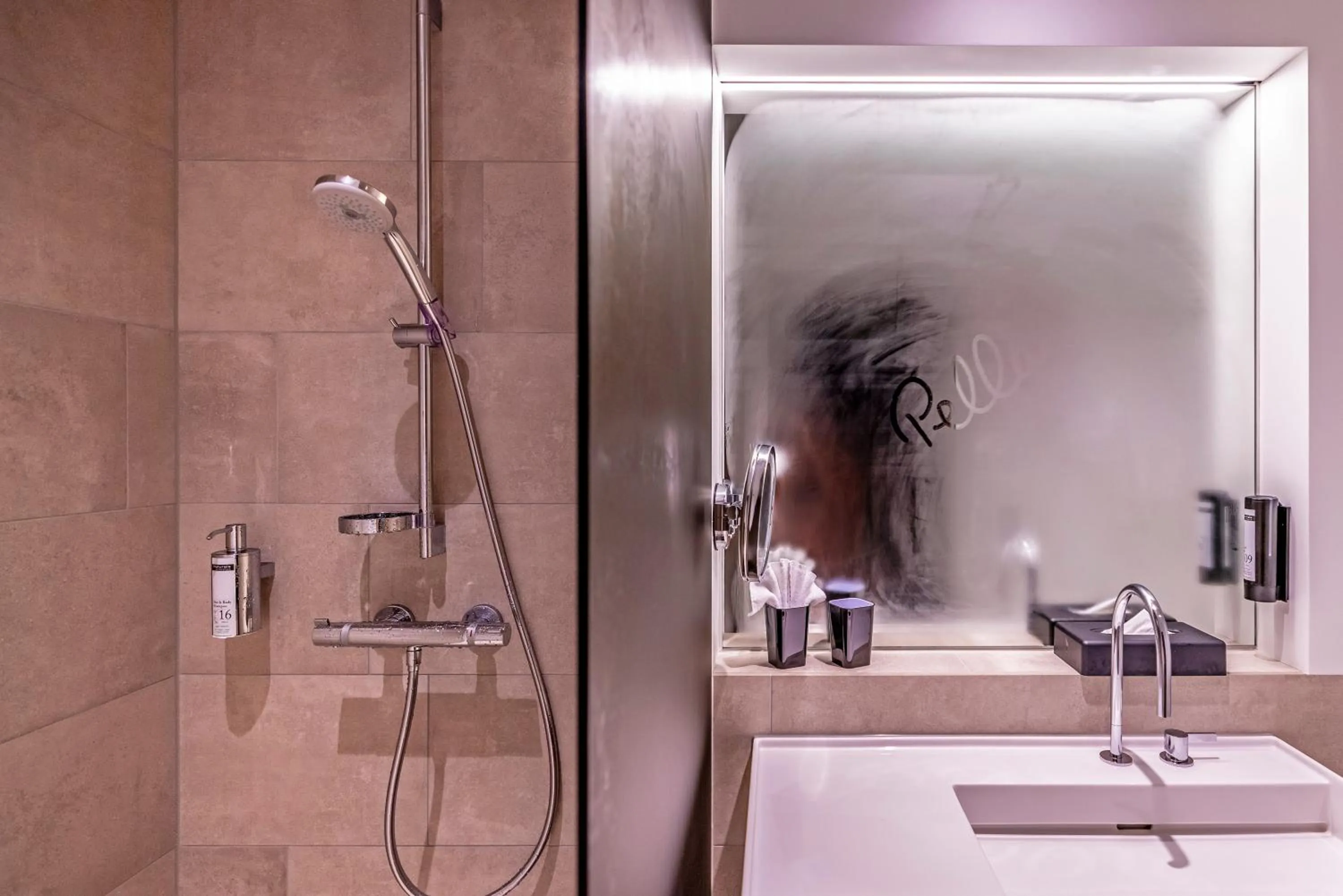 Shower in Boutique Hotel Pellas