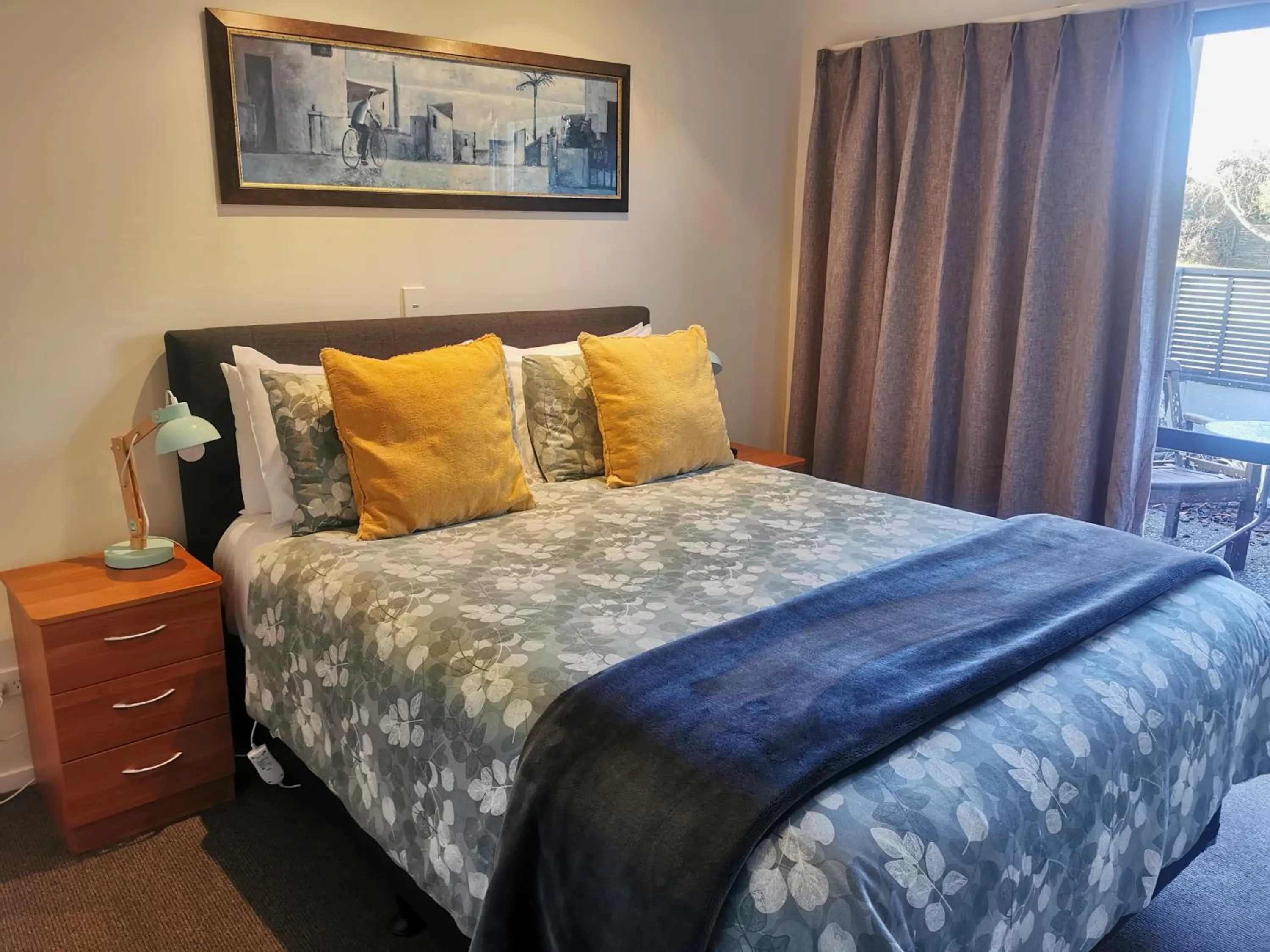 Bed in ASURE Ascot Motor Inn