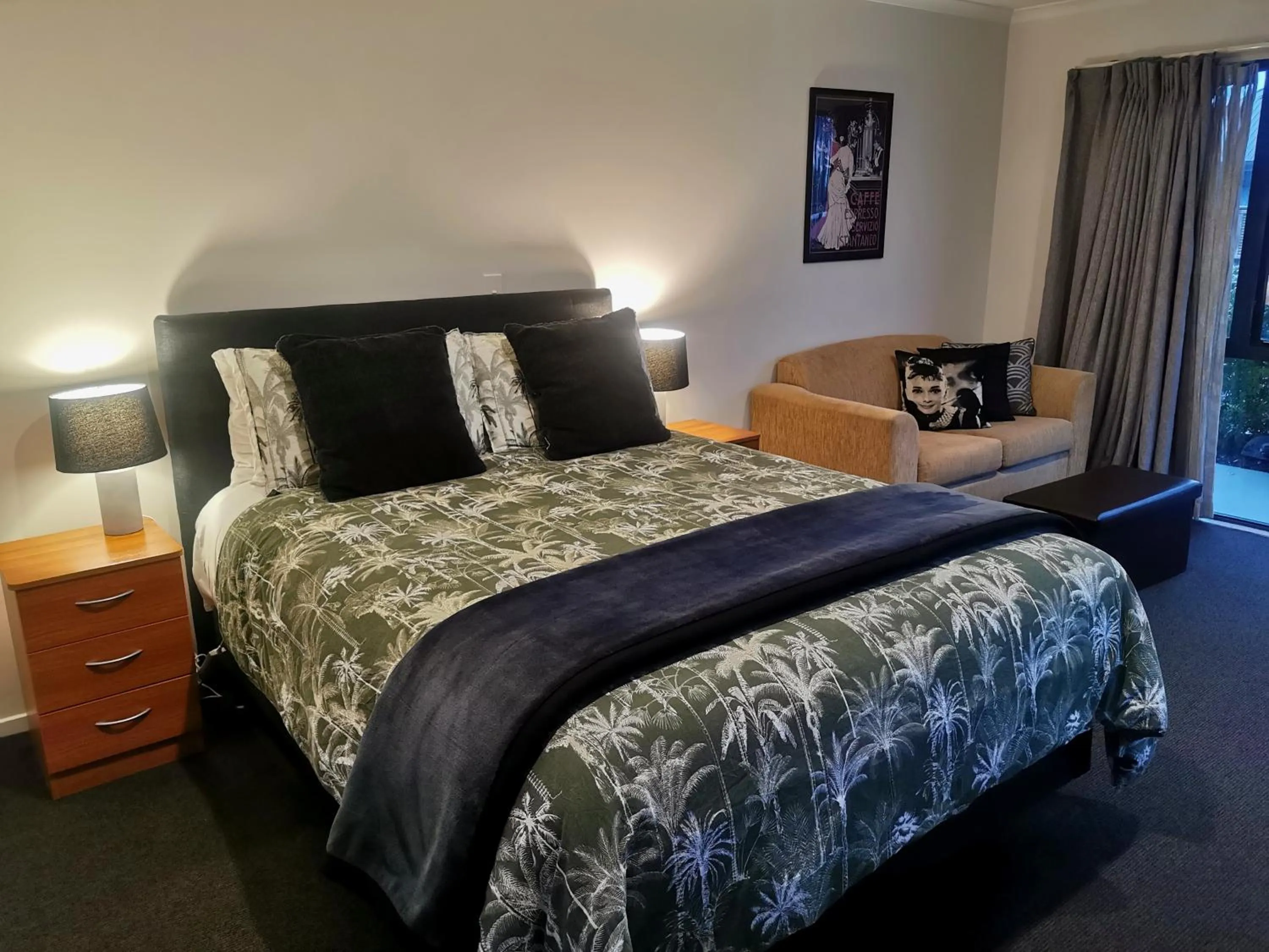 Bed in ASURE Ascot Motor Inn