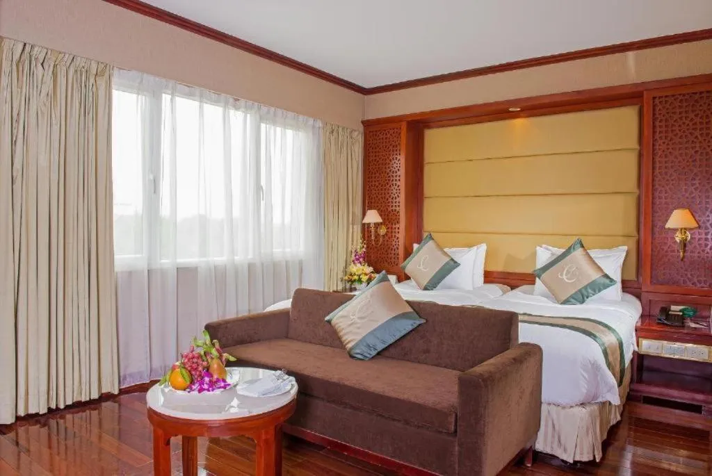 Living room, Bed in Conifer Boutique Hotel