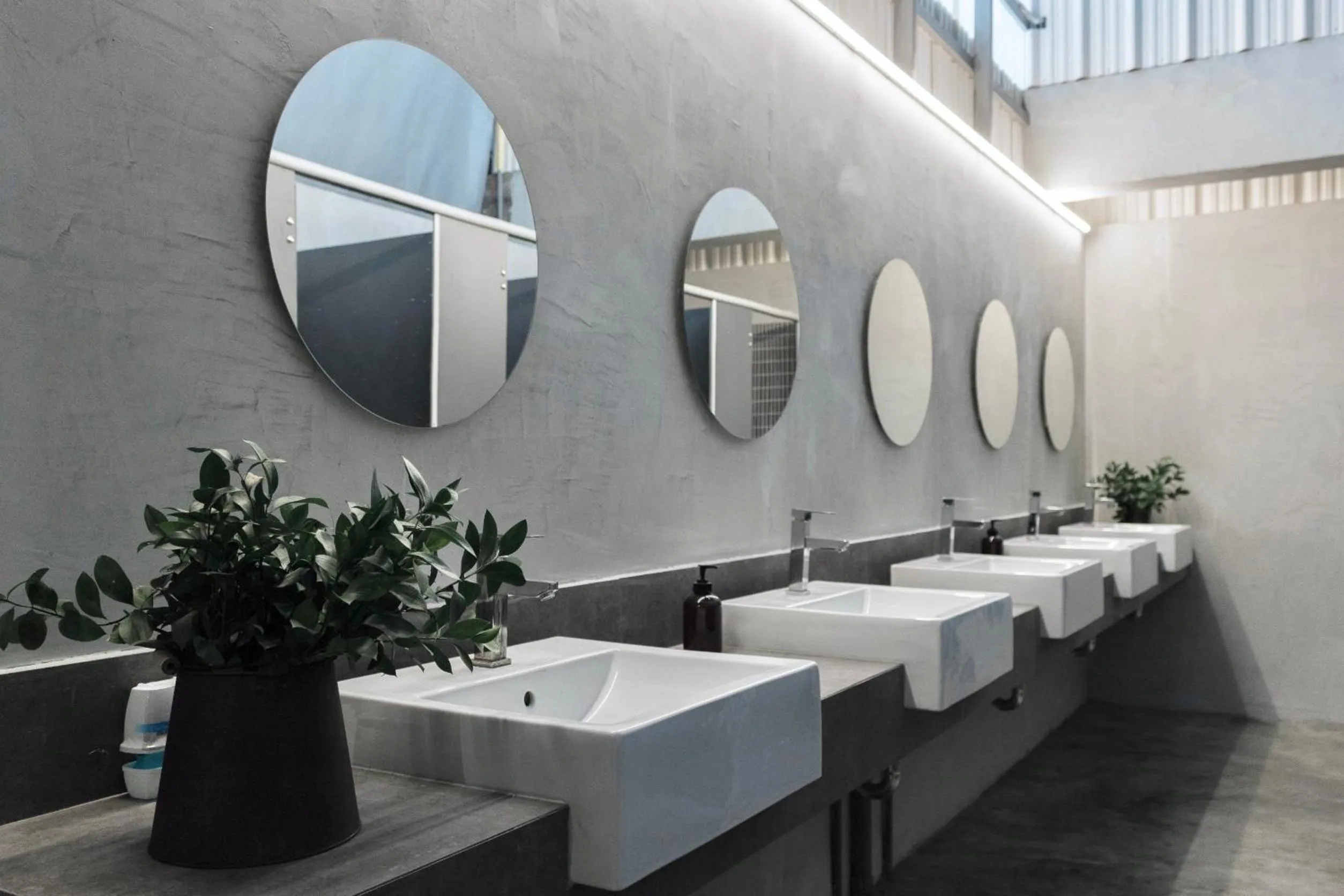 Bathroom in Thunder Bird Hostel