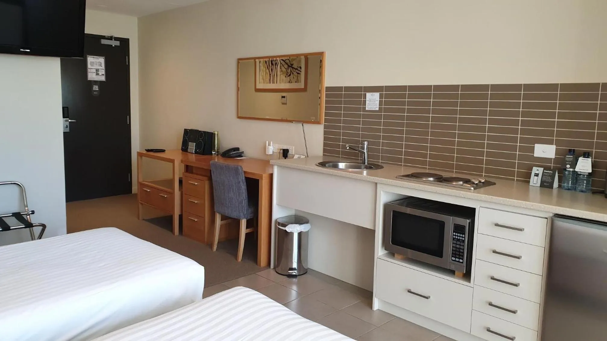 Kitchen or kitchenette, Bed in Quest Scarborough