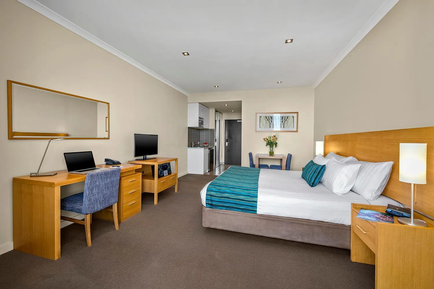 Photo of the whole room, Bed in Quest Scarborough