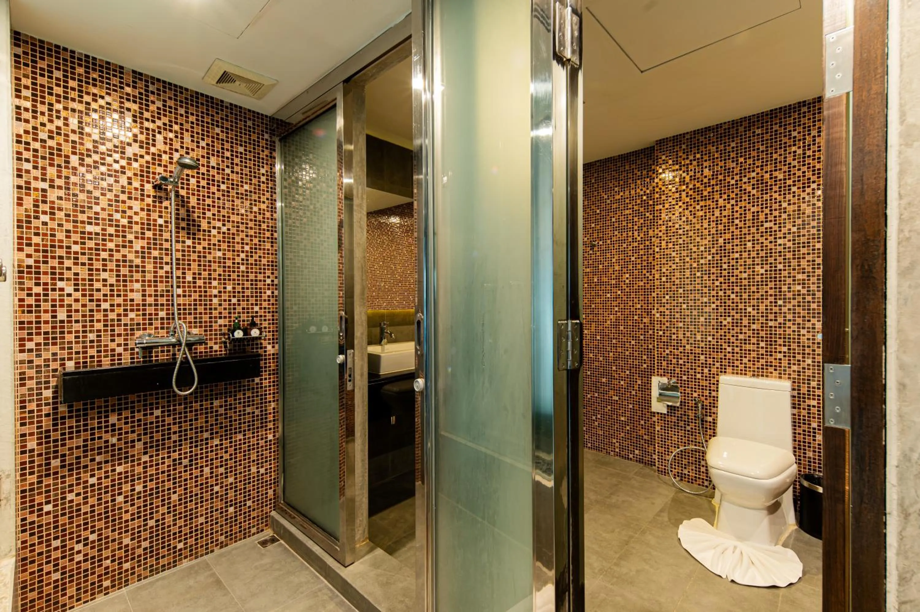 Shower in Sunbeam Hotel Pattaya