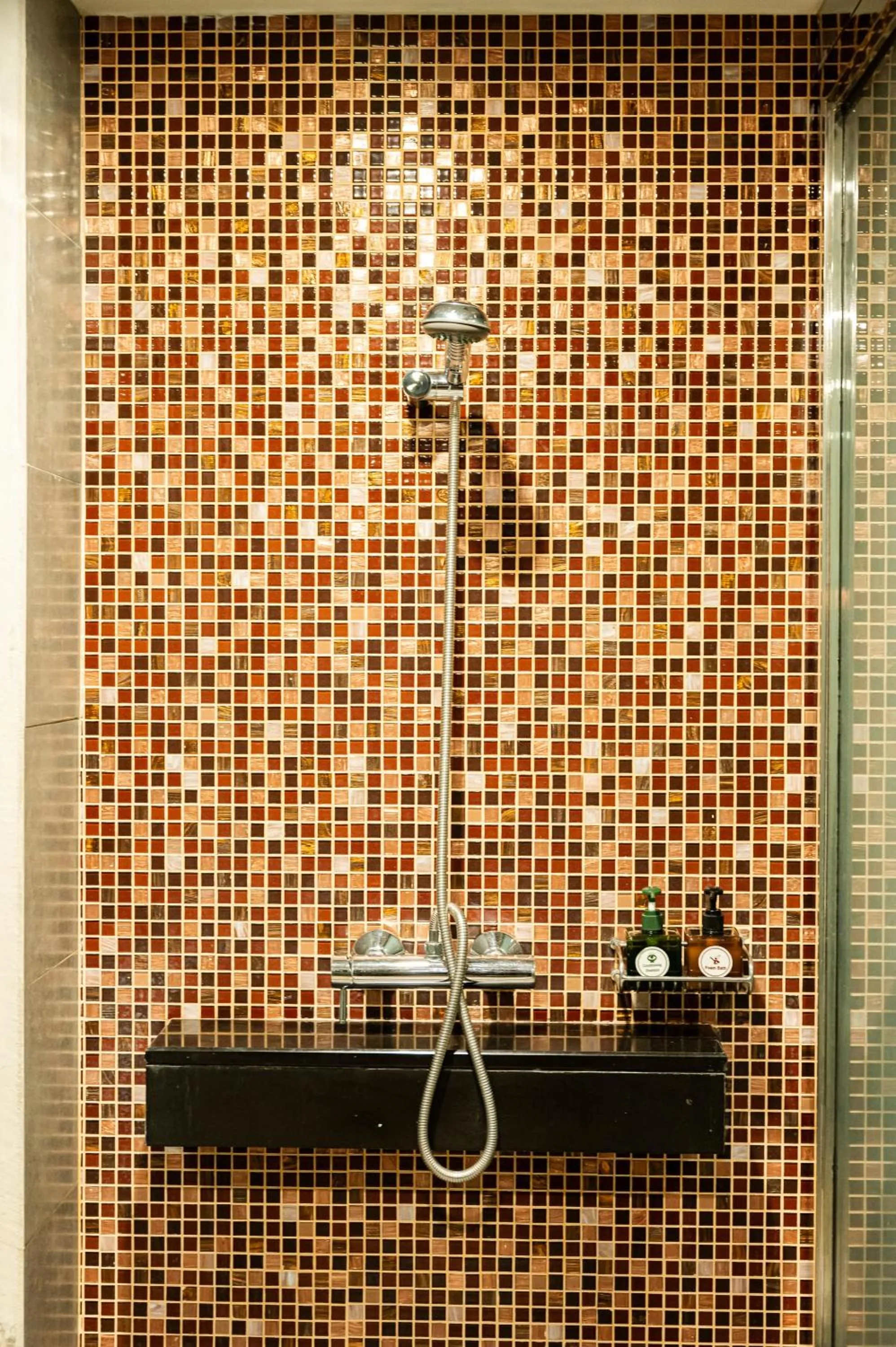 Shower in Sunbeam Hotel Pattaya