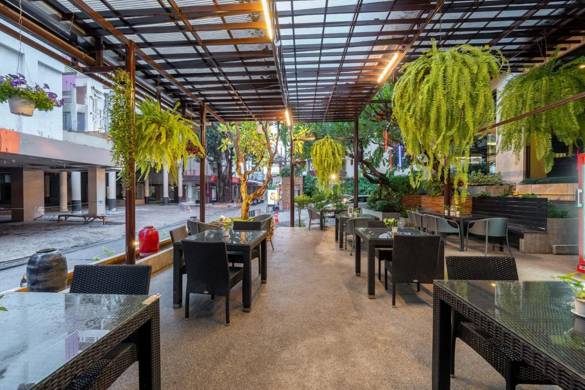 Restaurant/places to eat in Sunbeam Hotel Pattaya