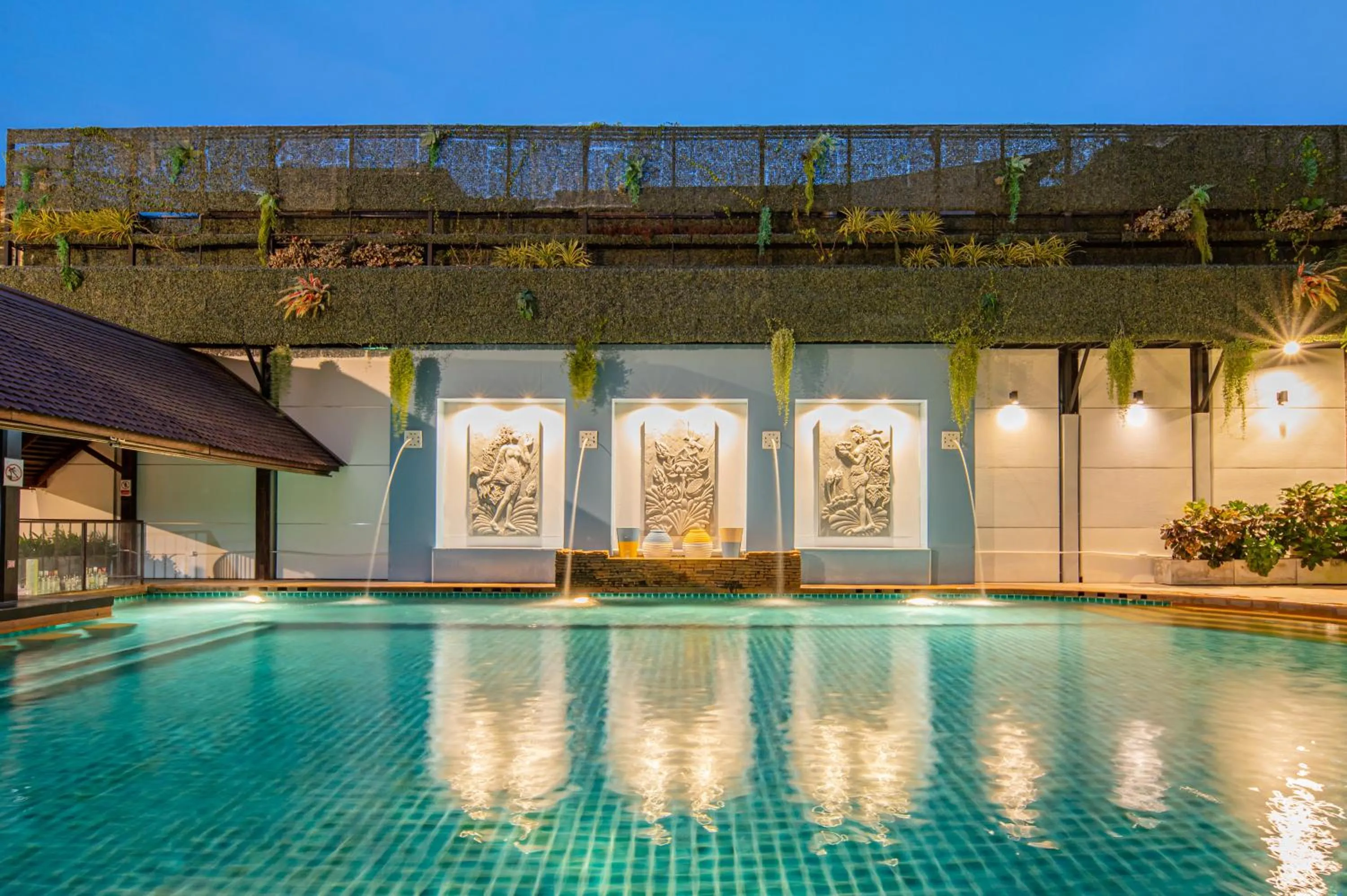 Swimming pool in Sunbeam Hotel Pattaya