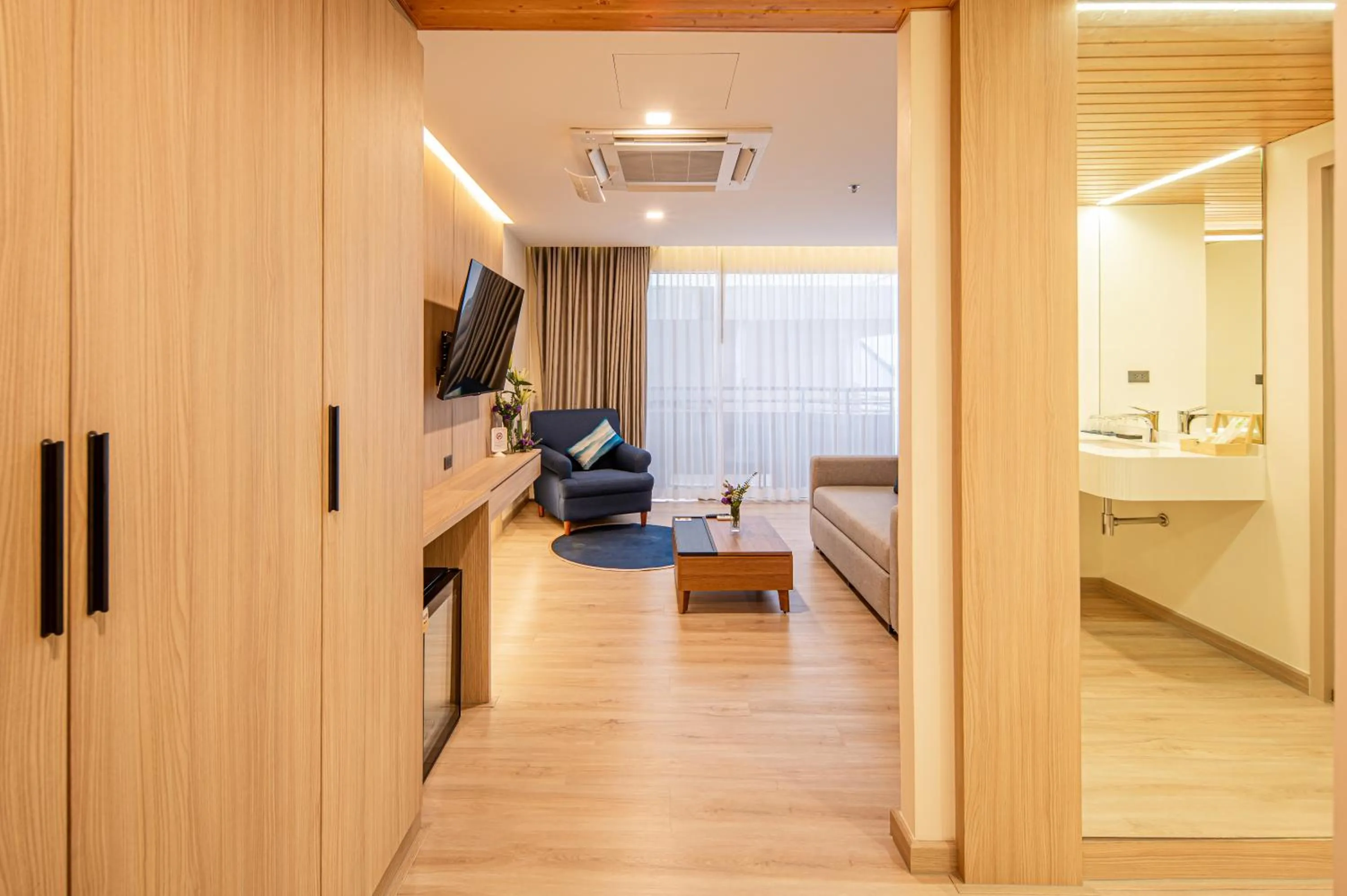 Seating area, Bed in Sunbeam Hotel Pattaya