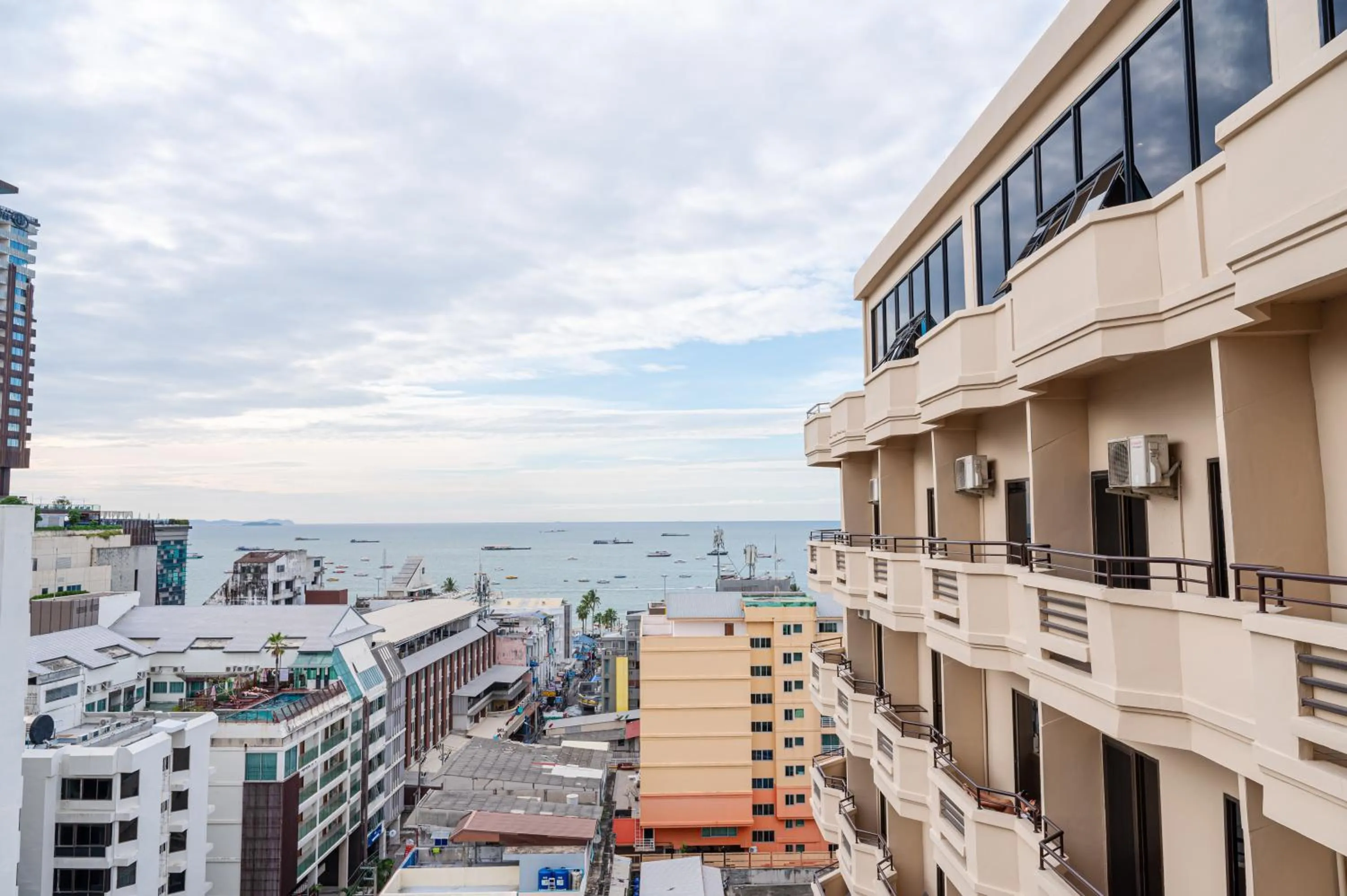 Sea view in Sunbeam Hotel Pattaya