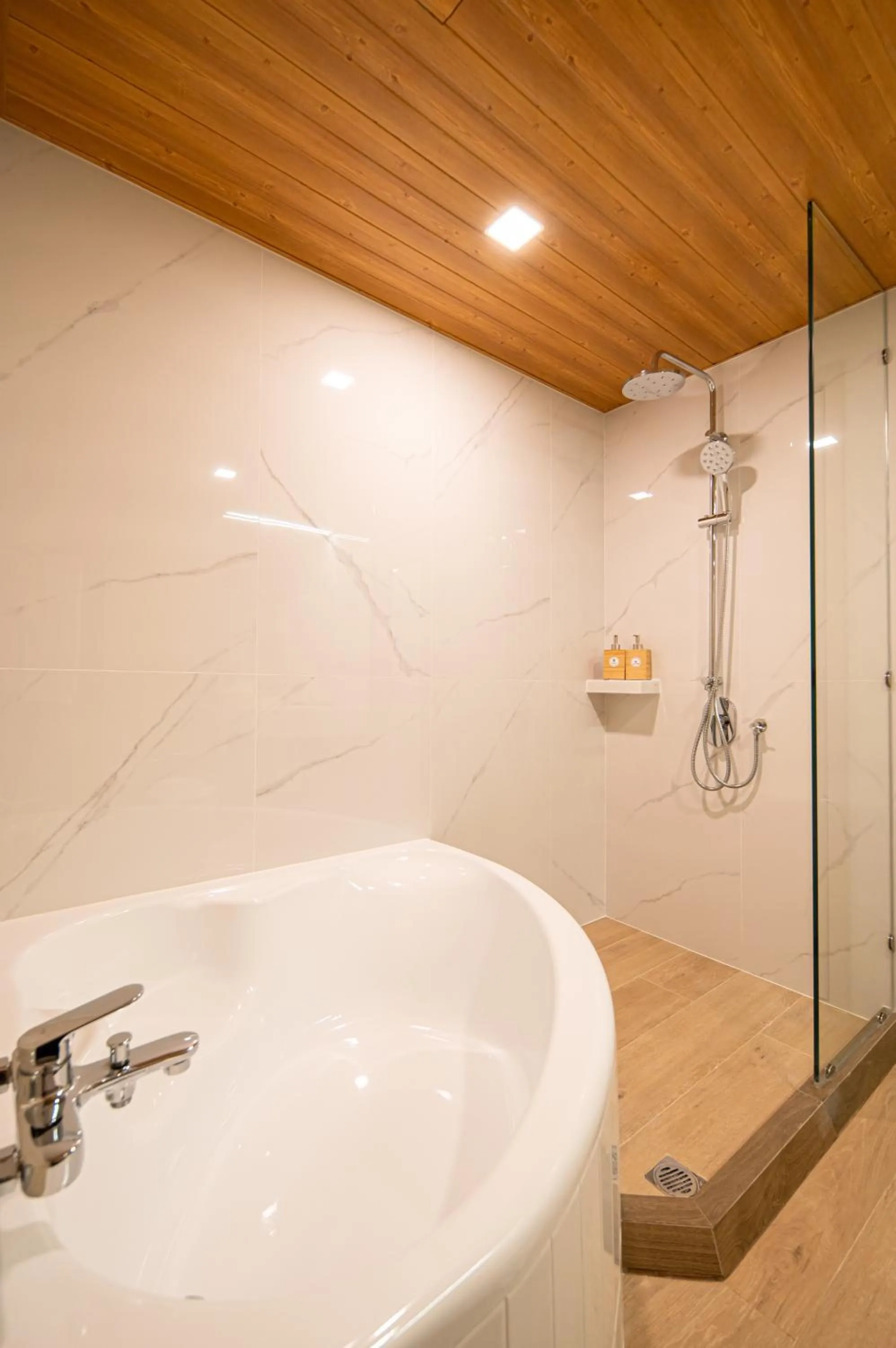 Shower in Sunbeam Hotel Pattaya