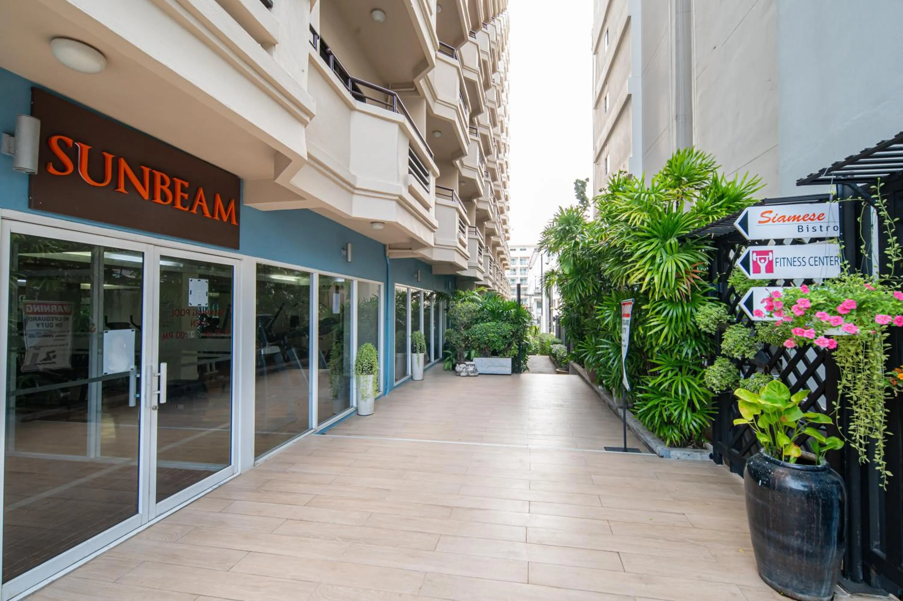 Property building in Sunbeam Hotel Pattaya
