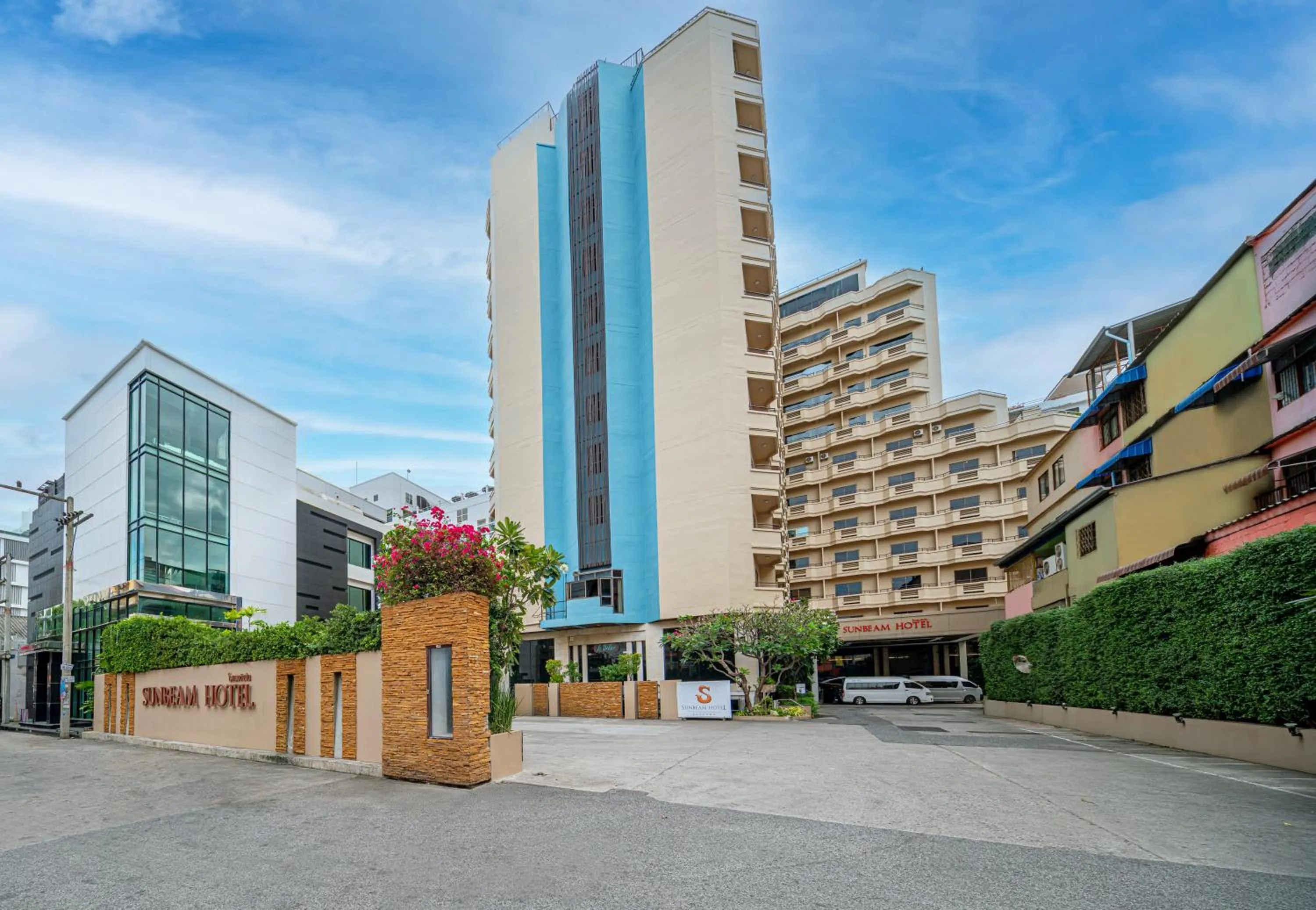 Property building in Sunbeam Hotel Pattaya