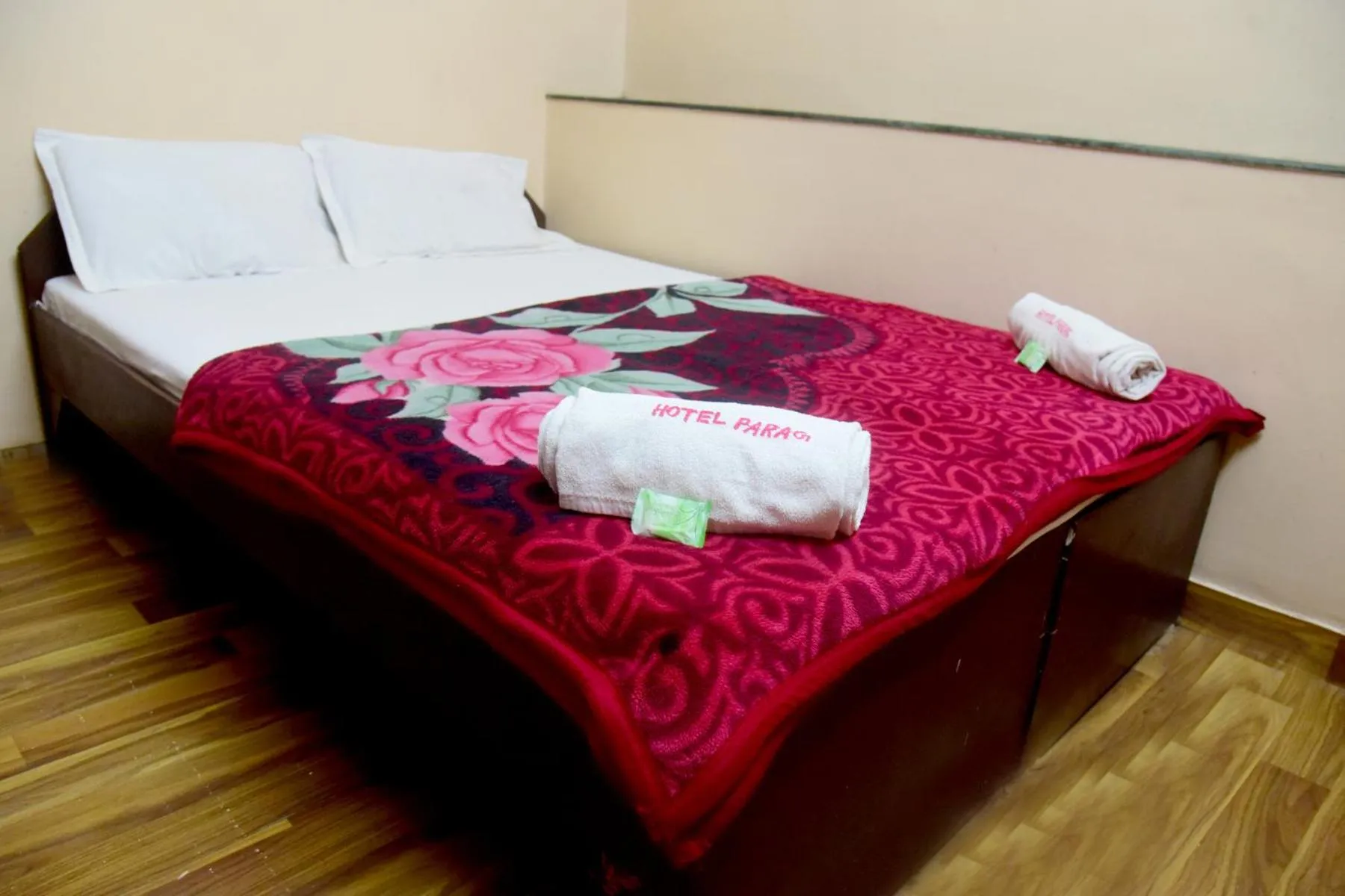 Bed in Hotel Parag