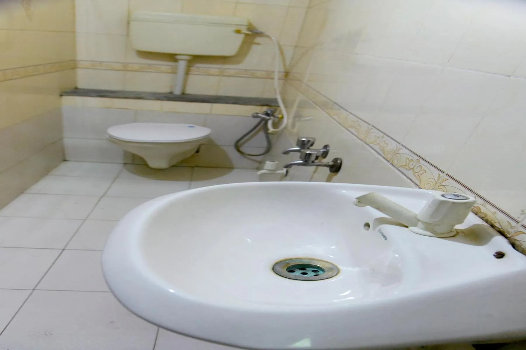 Bathroom in Hotel Parag