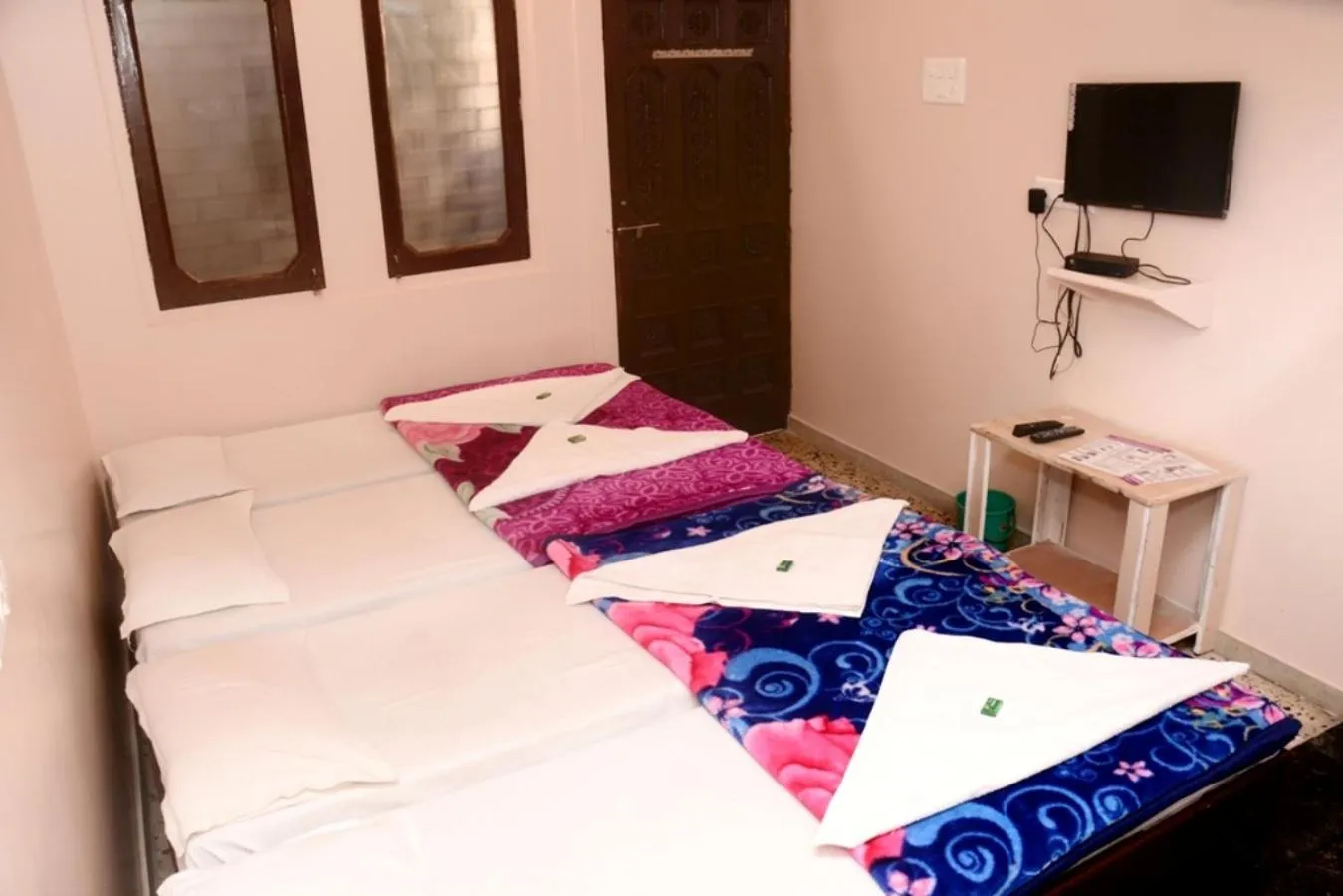 TV and multimedia, Bed in Hotel Parag