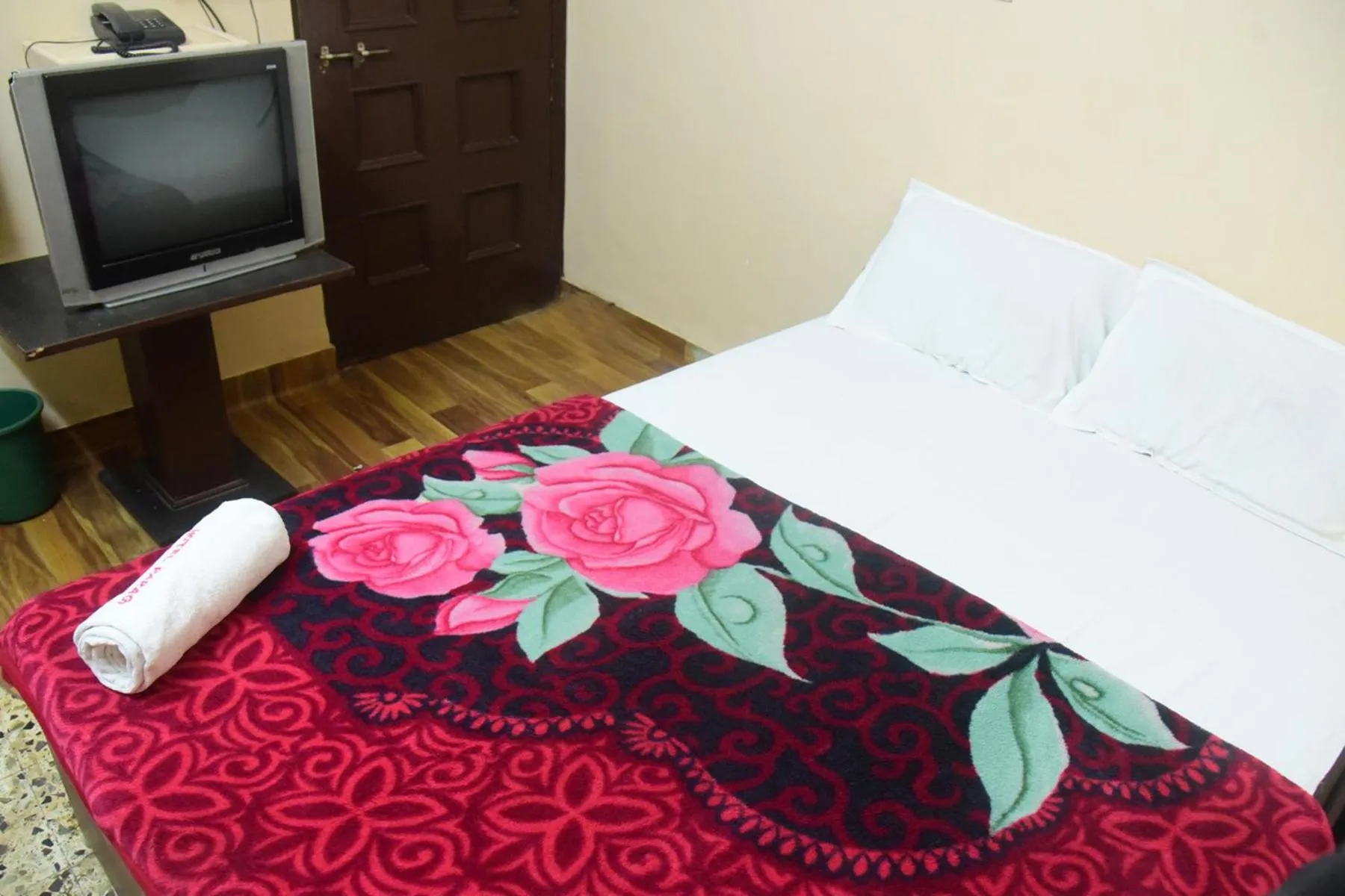 Bed in Hotel Parag