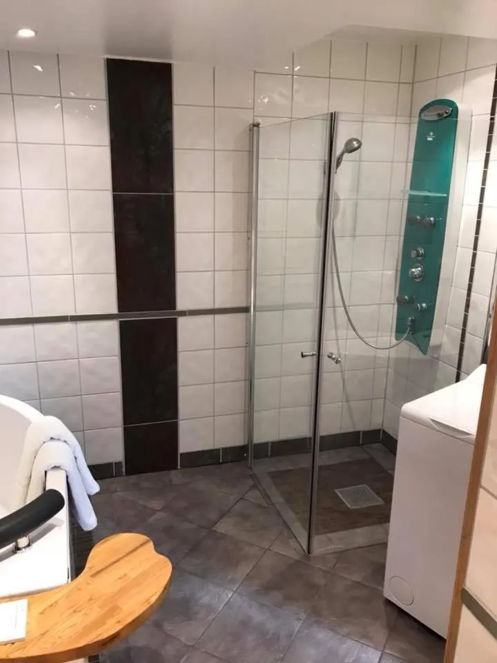 Shower in Kisa Wärdshus & Hotell