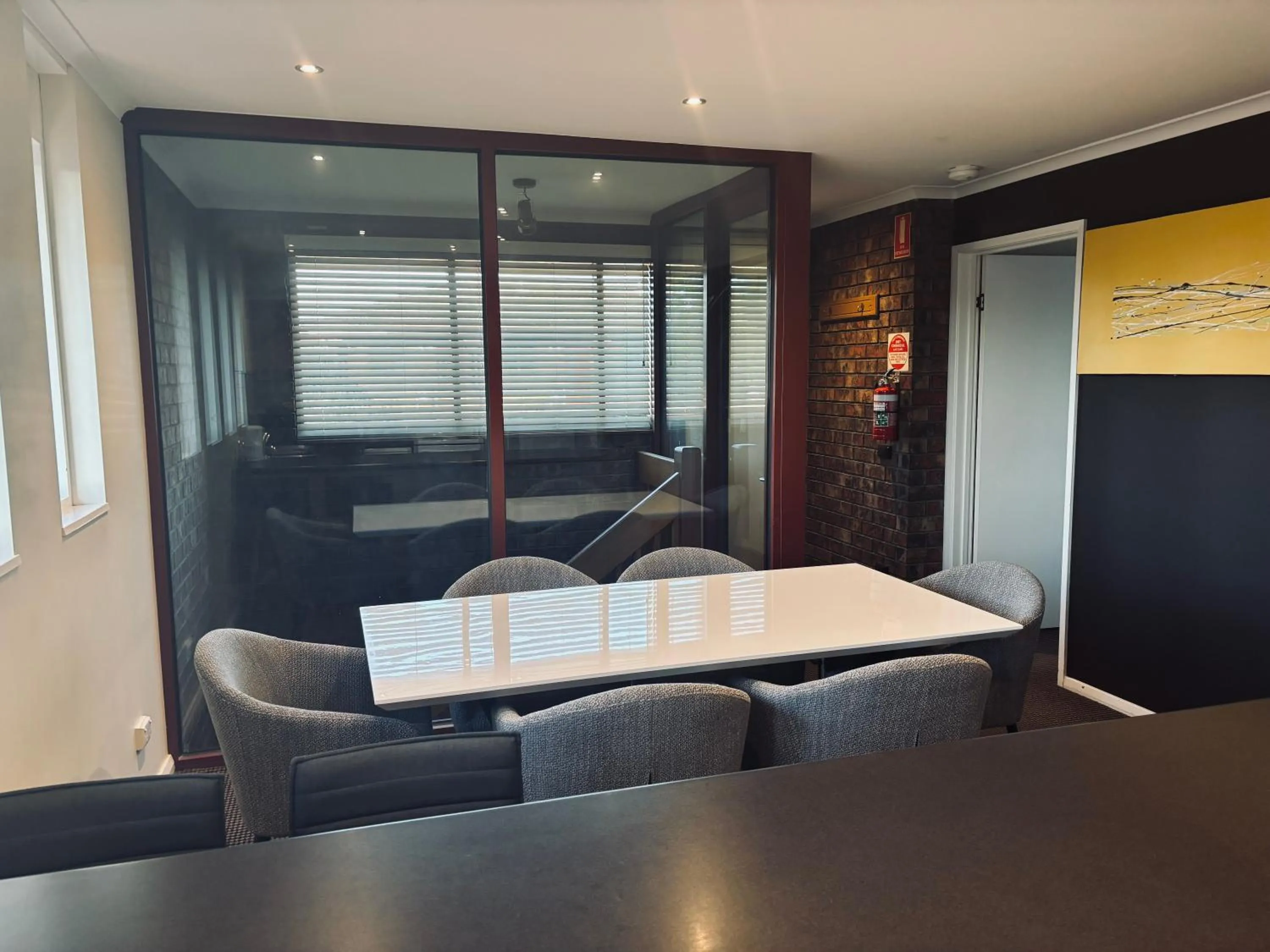 Living room in Sovereign Park Motor Inn