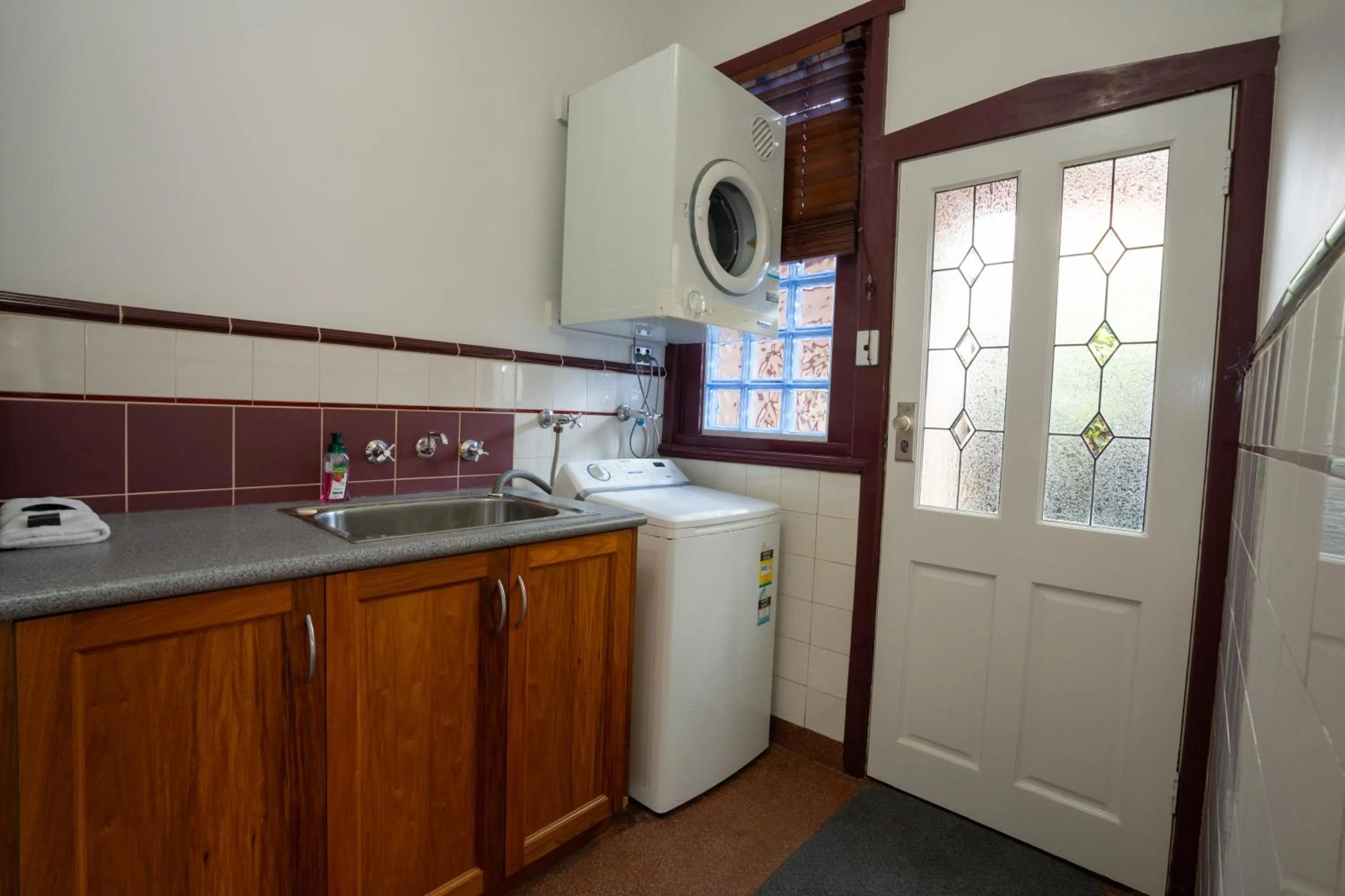 washing machine in Sovereign Park Motor Inn