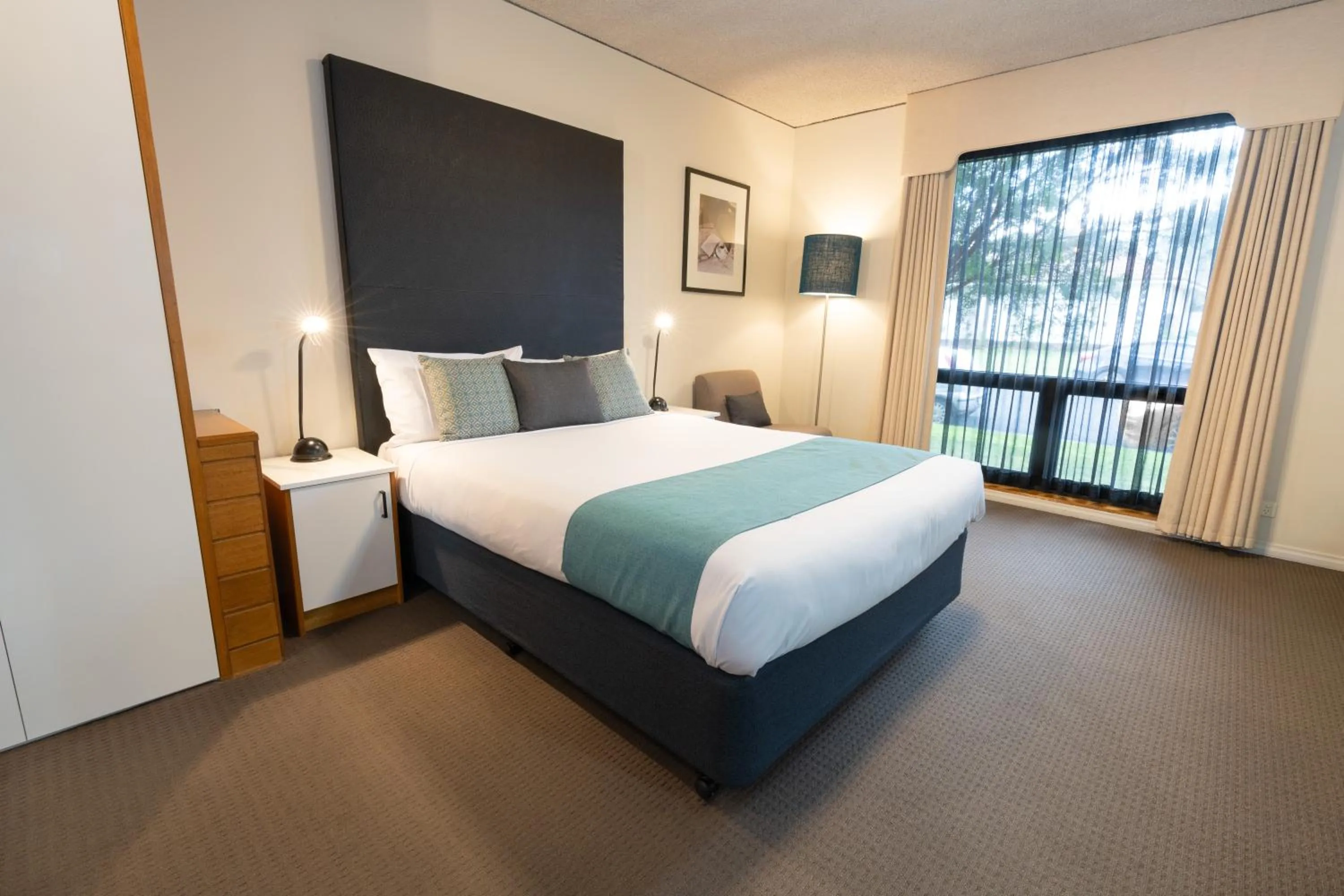 Bed in Sovereign Park Motor Inn