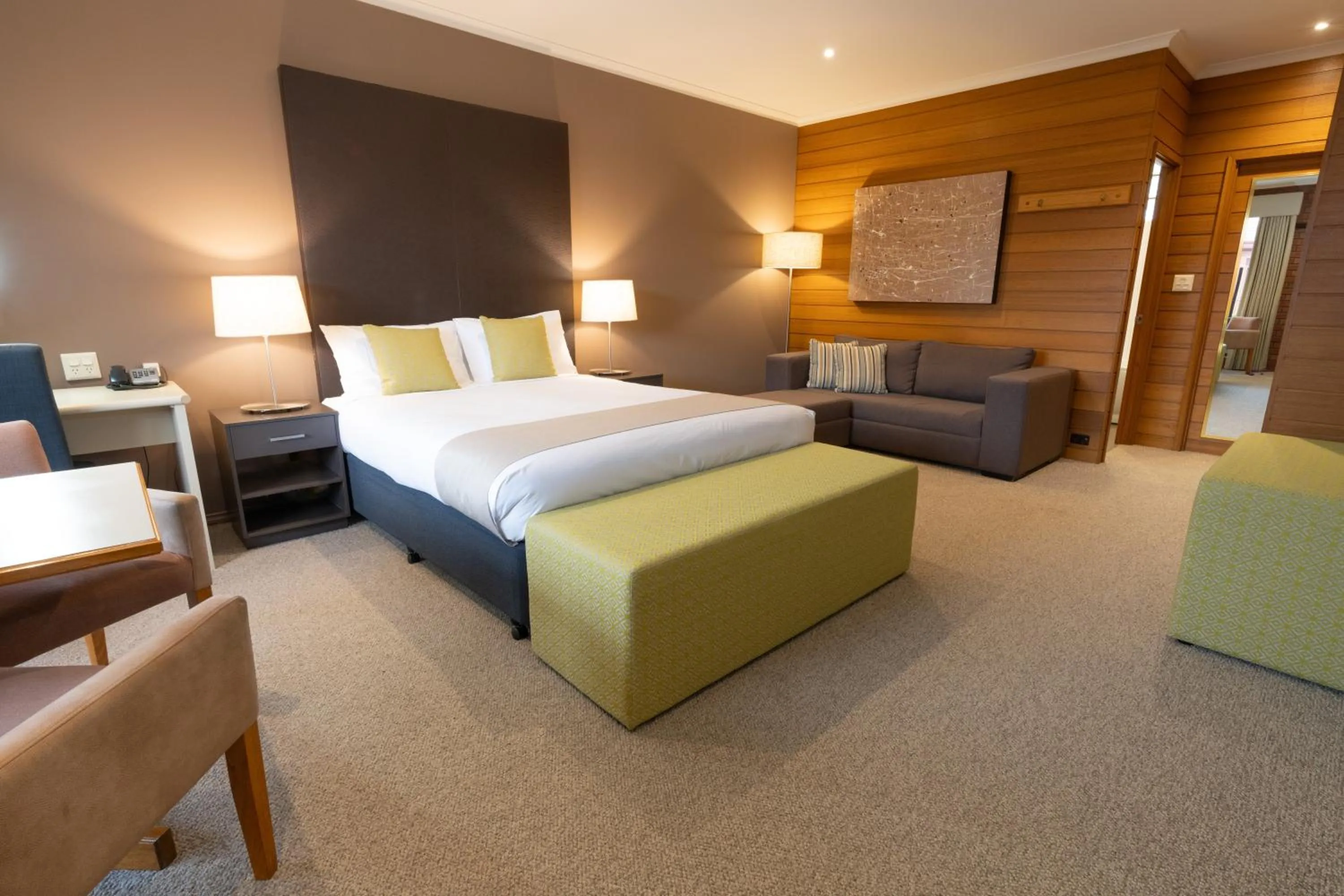 Bed in Sovereign Park Motor Inn