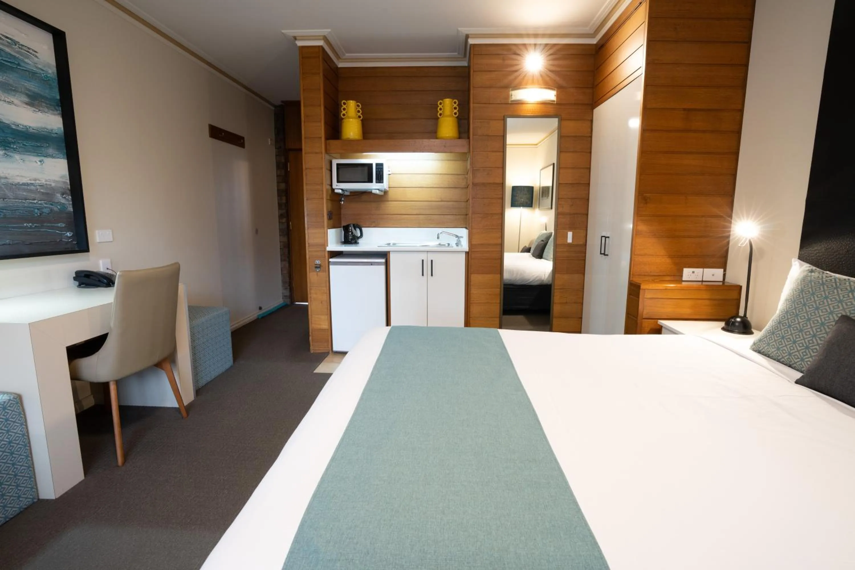 Bed in Sovereign Park Motor Inn