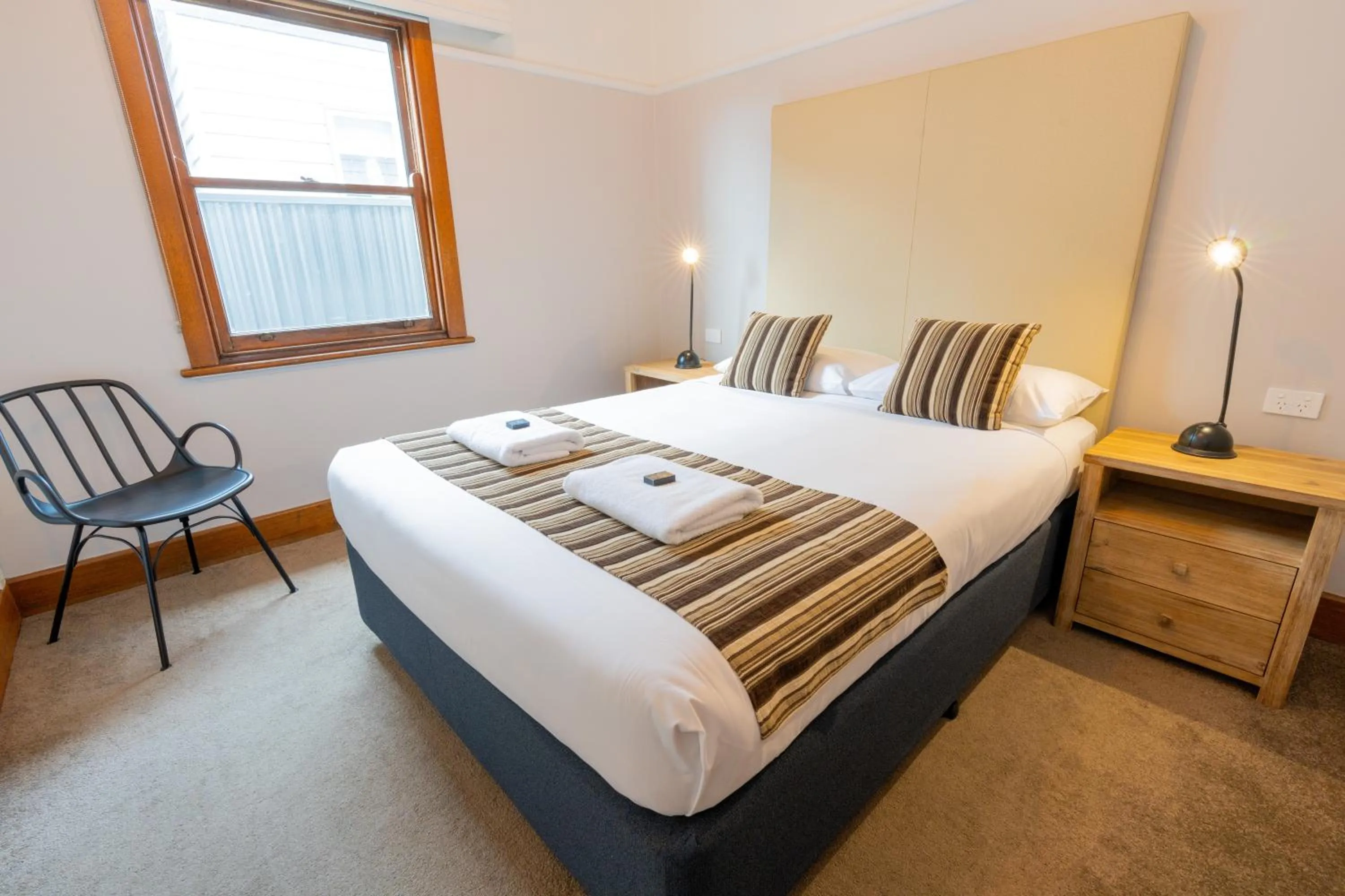 Bed in Sovereign Park Motor Inn