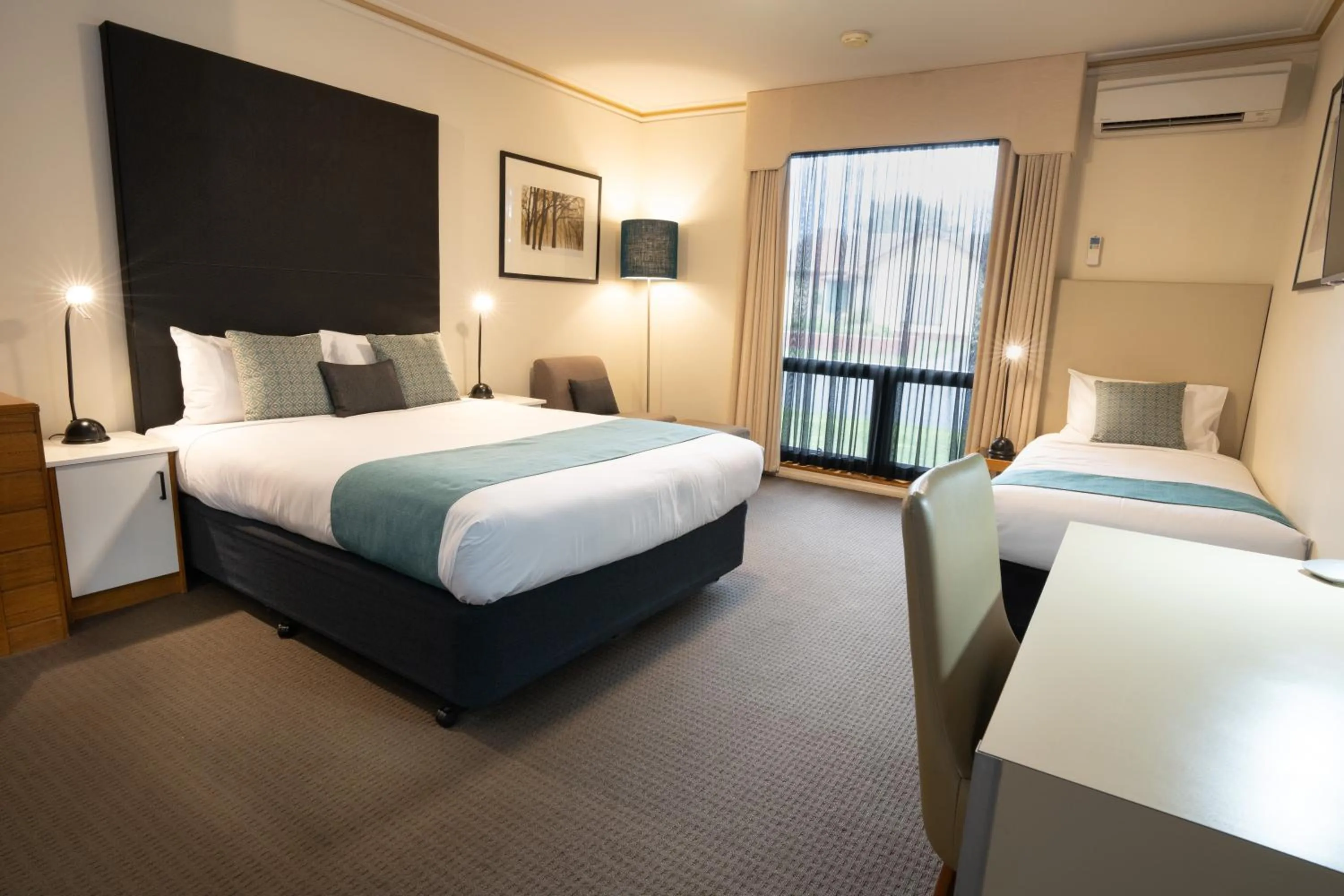 Bed in Sovereign Park Motor Inn