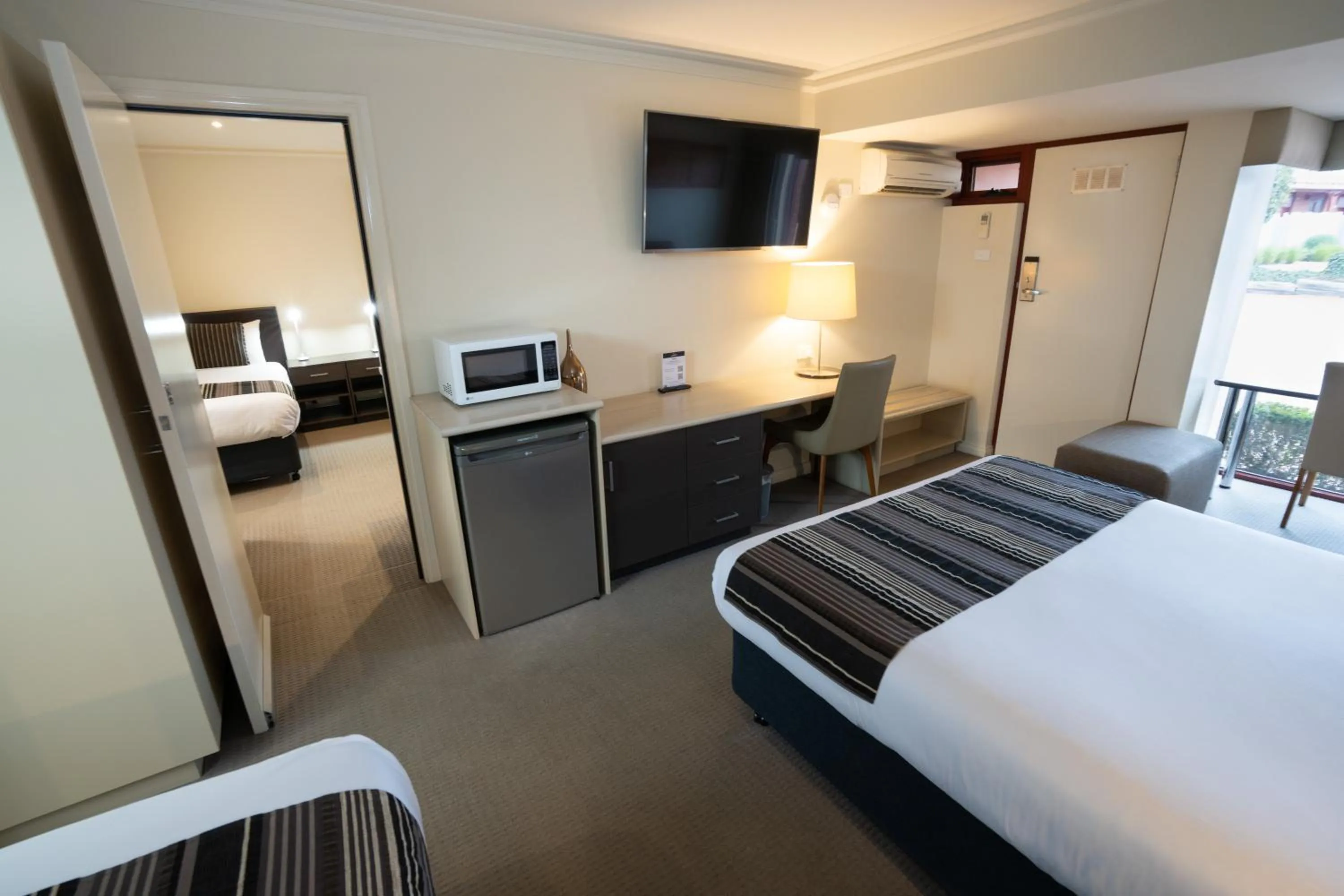 Bed in Sovereign Park Motor Inn