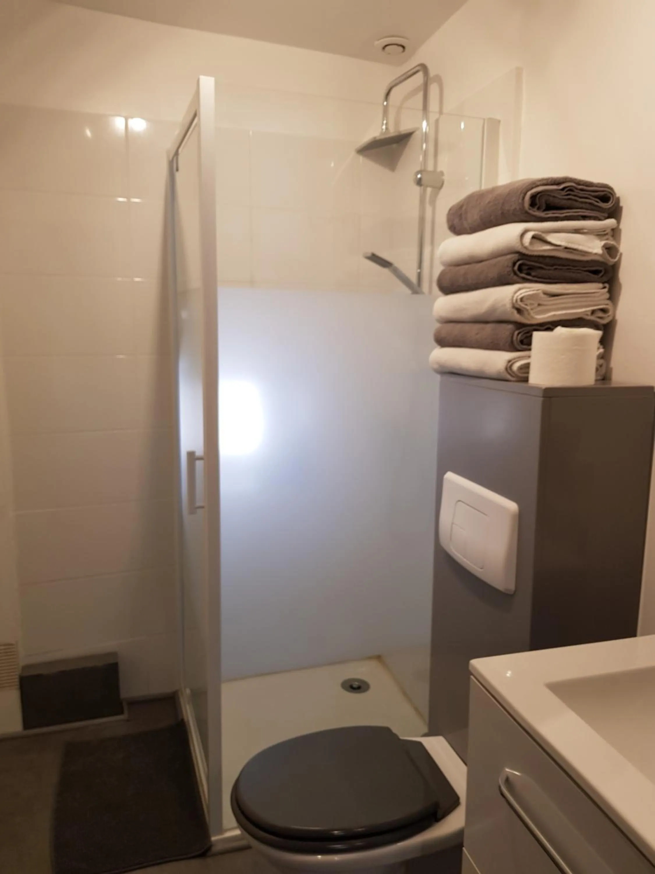 Shower in Meung sur Loire sur la route des Châteaux