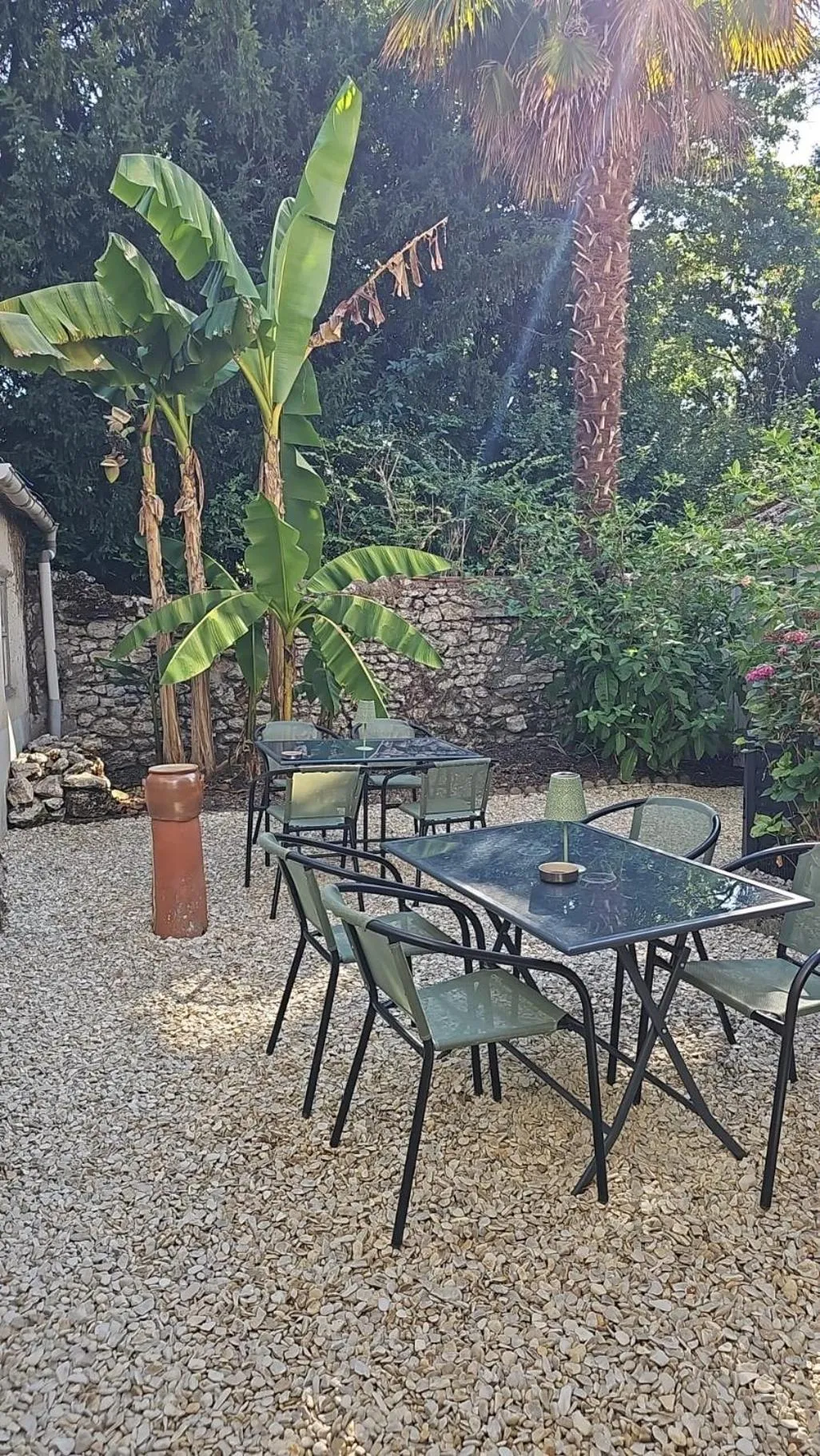 Inner courtyard view in Meung sur Loire sur la route des Châteaux