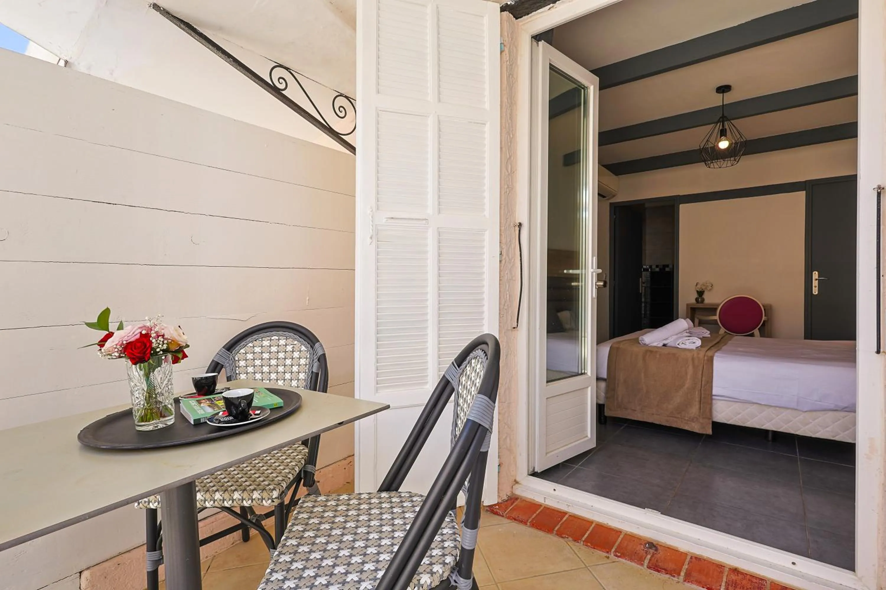 Bed in Logis Hotel Perla Riviera & Restaurant