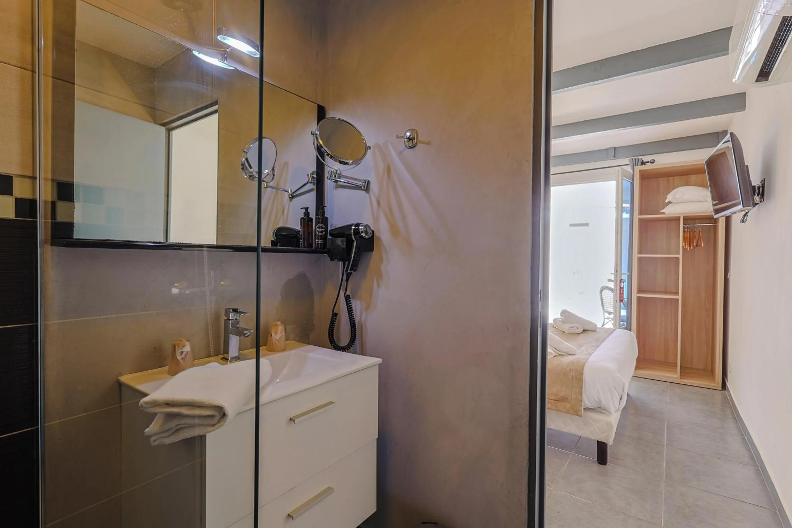 Logis Hotel Perla Riviera & Restaurant